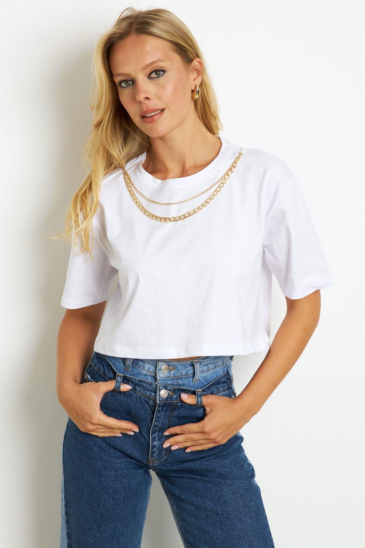 Kadın Siyah Zincir Aksesuarlı Kısa T-Shirt HT109