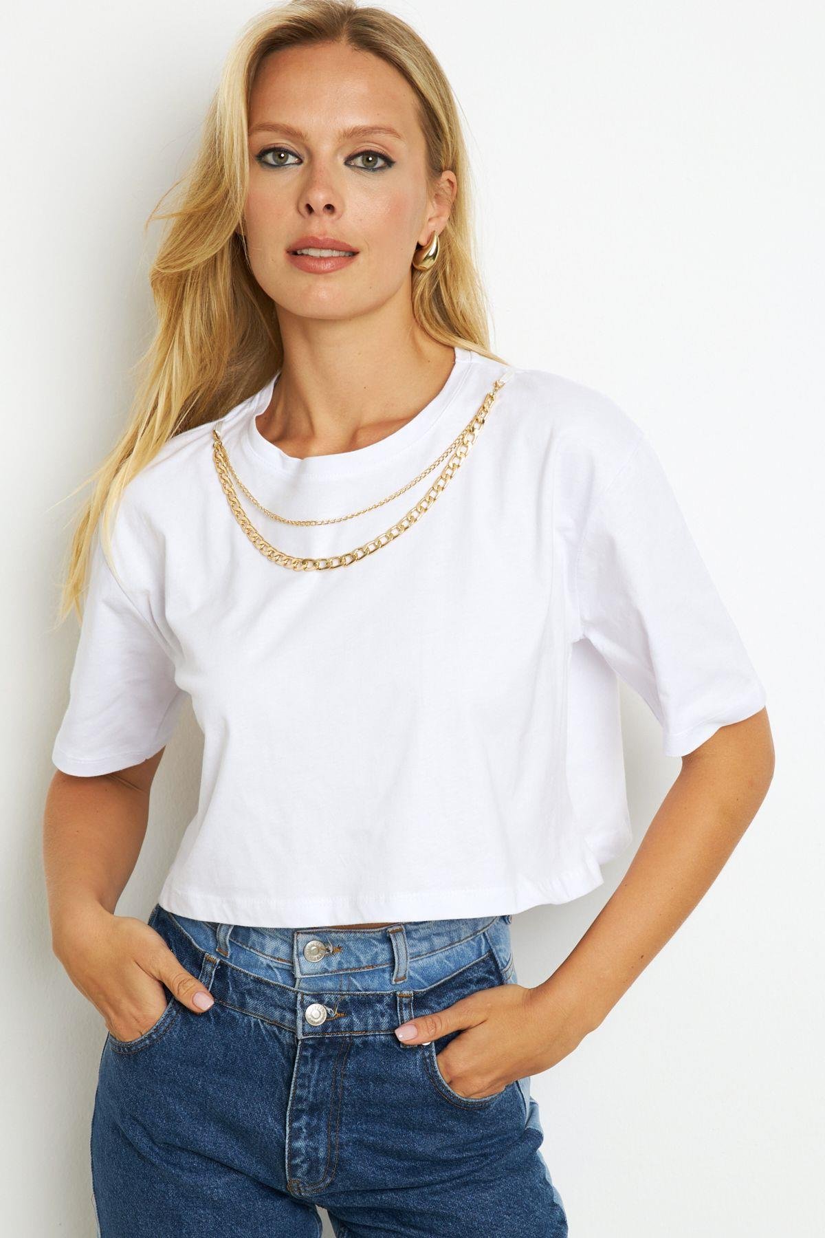 Kadın Siyah Zincir Aksesuarlı Kısa T-Shirt HT109