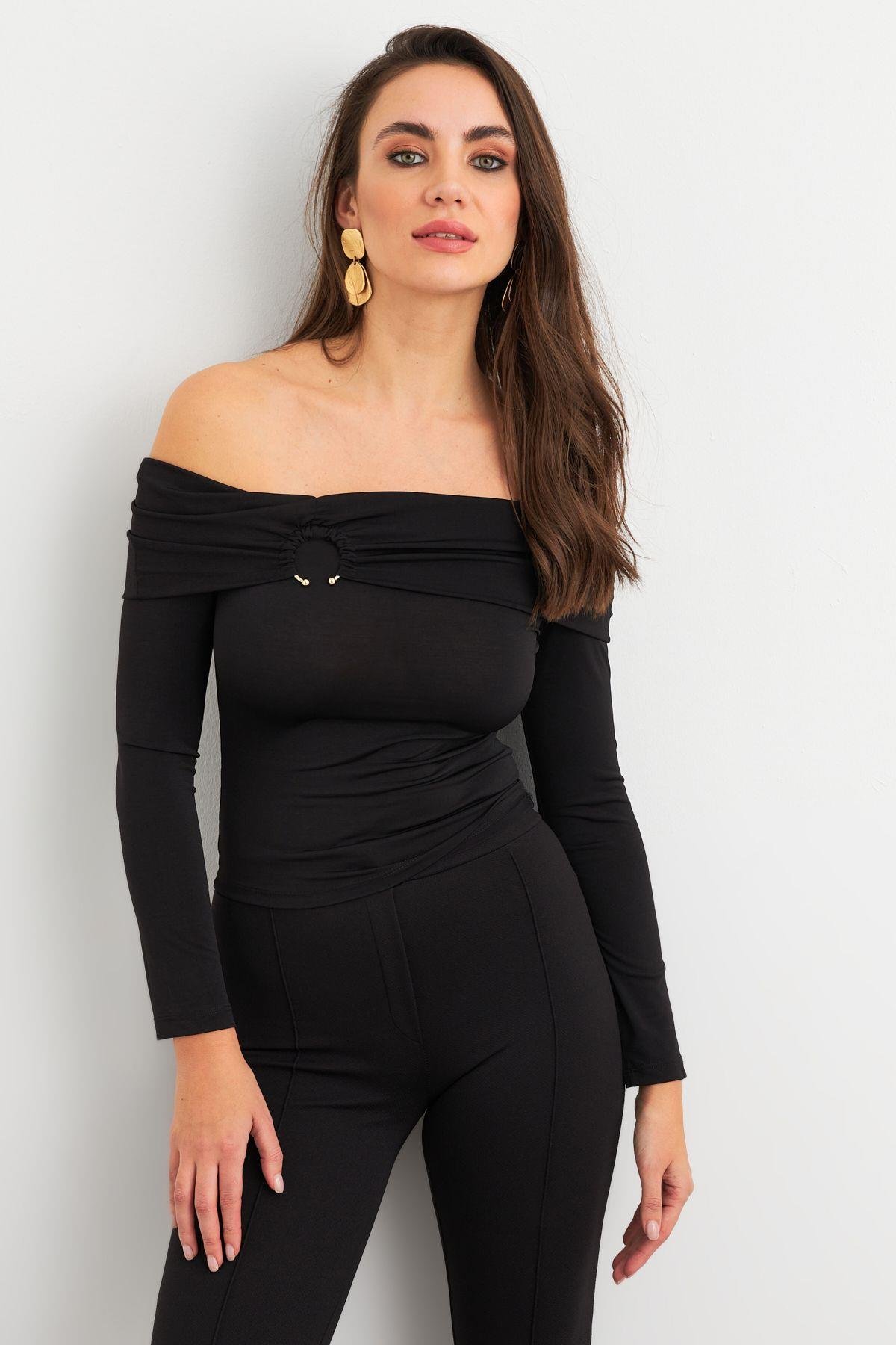 Kadın Vizon Halka Aksesuarlı Madonna Yaka Crop Bluz RLO3043