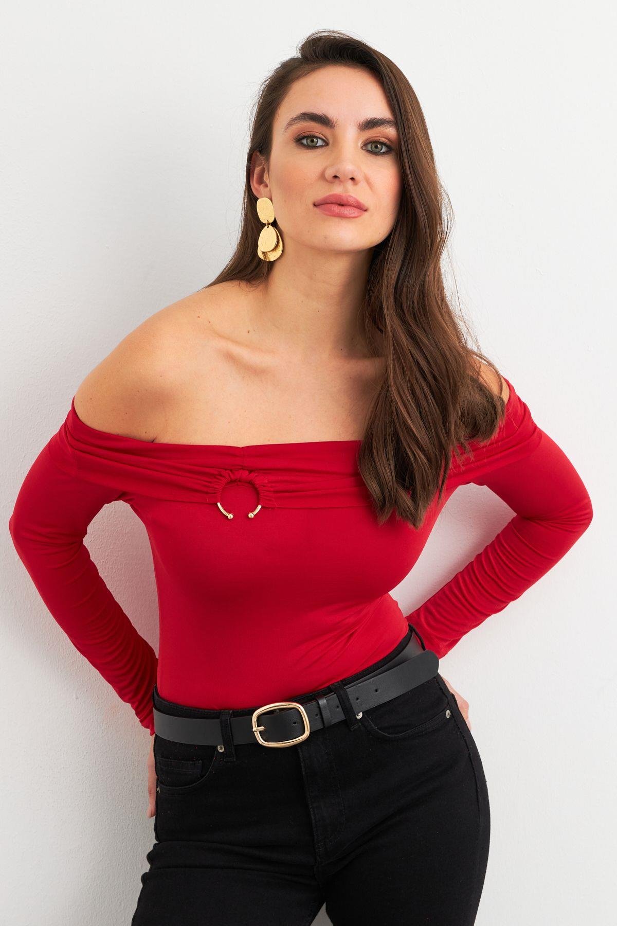 Kadın Vizon Halka Aksesuarlı Madonna Yaka Crop Bluz RLO3043