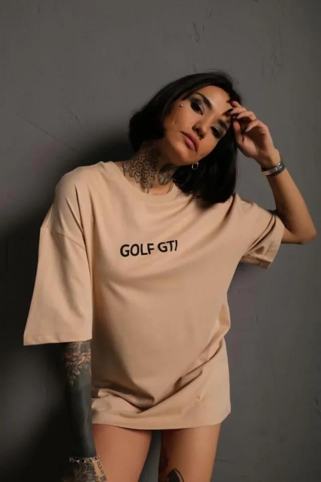 Oversize Baskılı Tişört – Golf GTI Retro Araba Desenli, Ön - Arka Dijital Baskı, Sokak Modası Stil - Bej