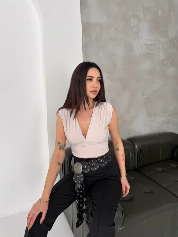 Vatkalı Kolsuz V Yaka Drapeli Crop Bluz Likralı Fit - Boyalı Gri