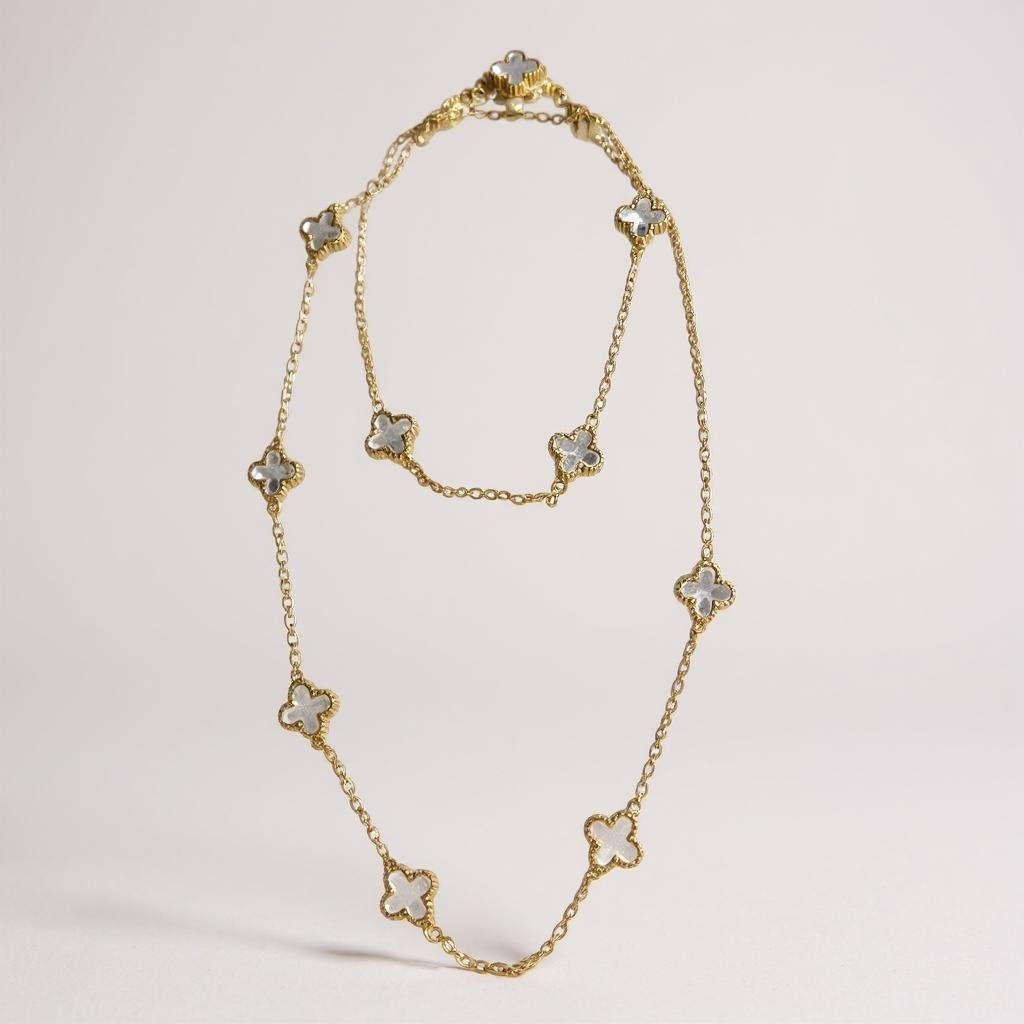 Gold Zincirli Beyaz Yonca Kolye