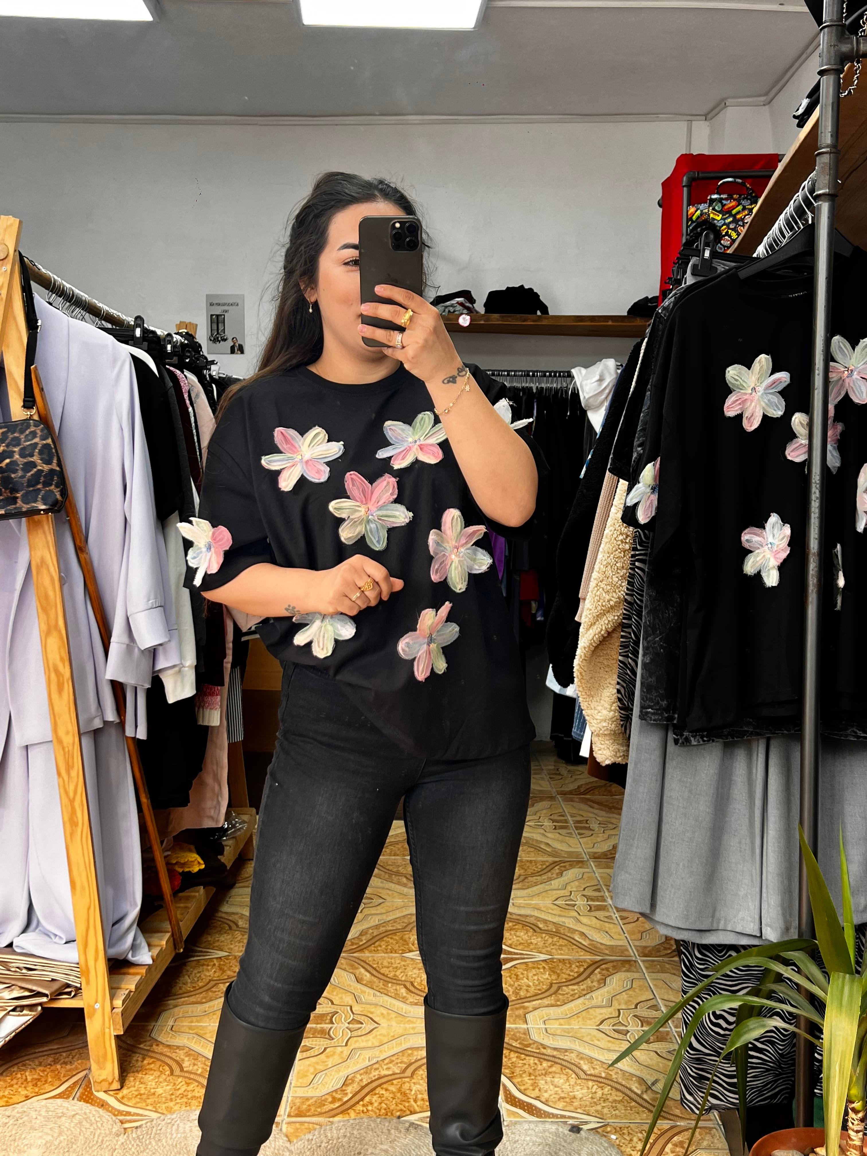 TASARIM ÇİÇEKLİ T-SHIRT