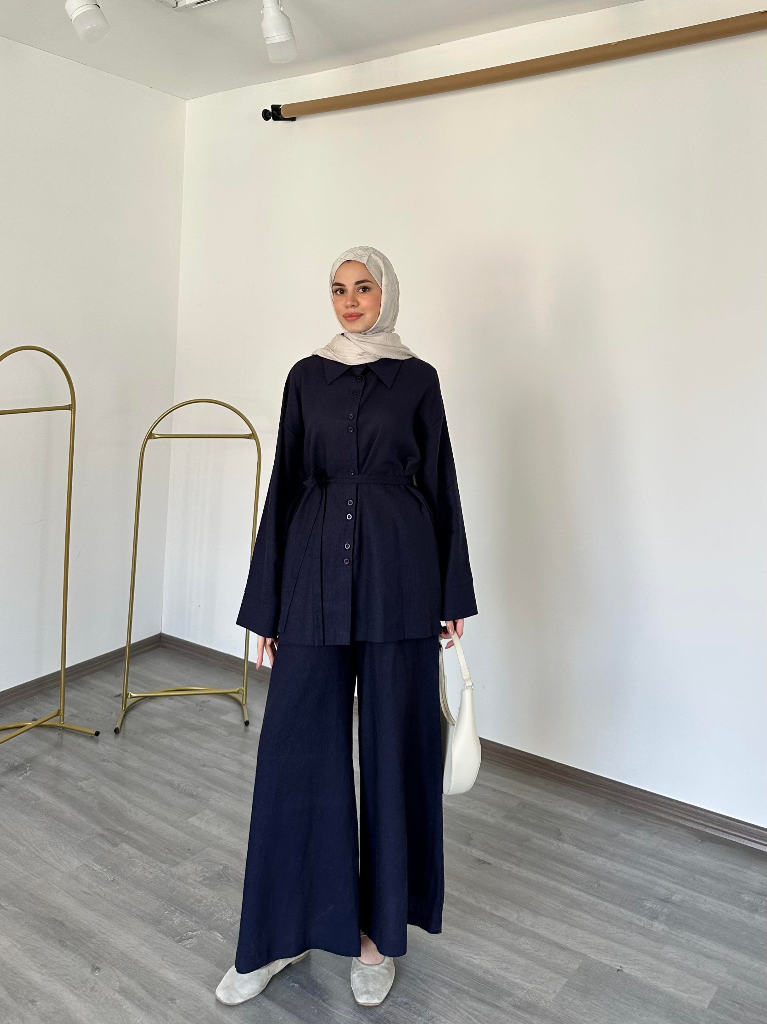 Çift Düğme Detaylı Kuşaklı Bol Paça Pantolon Takım Lacivert