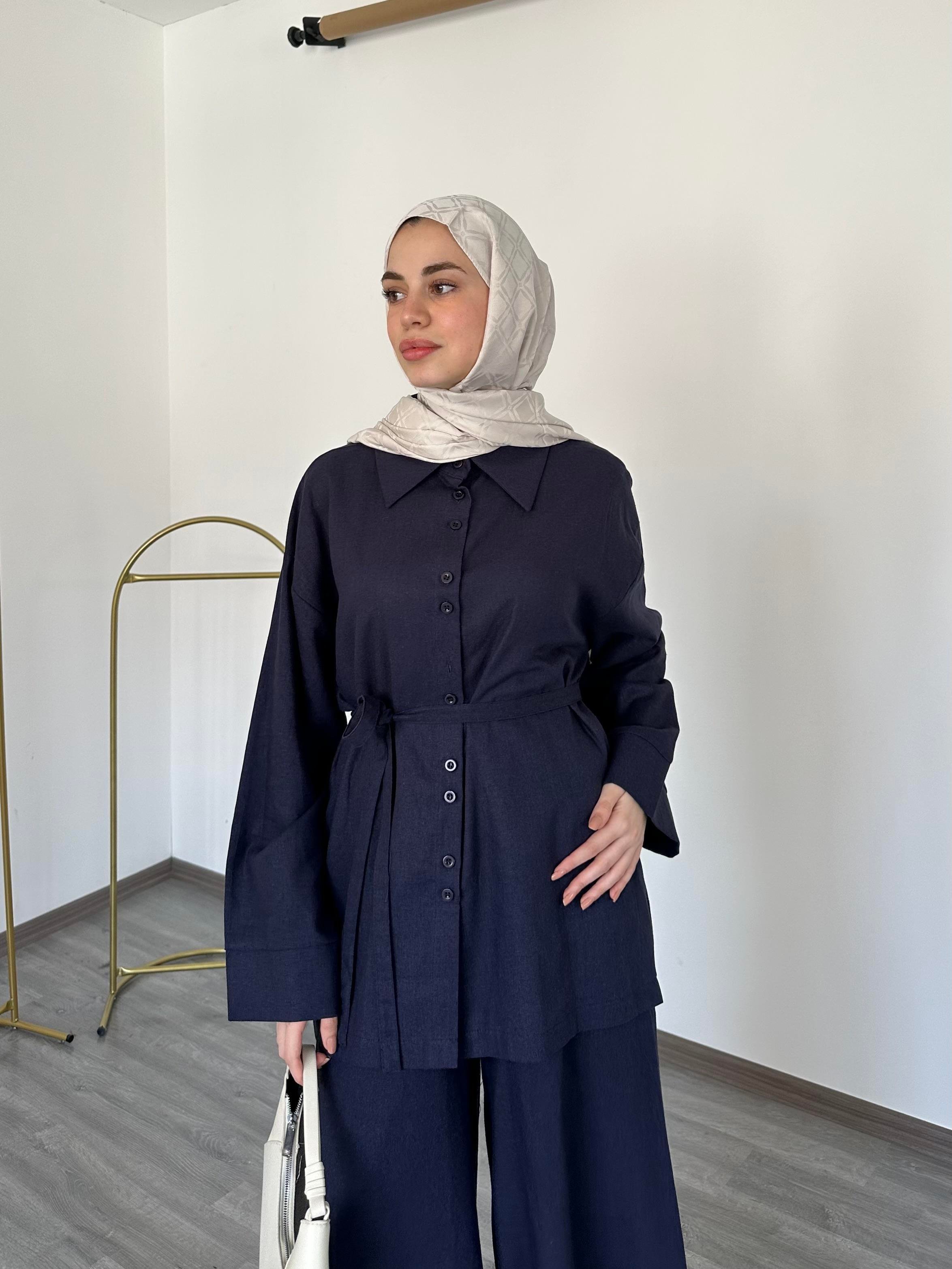 Çift Düğme Detaylı Kuşaklı Bol Paça Pantolon Takım Lacivert