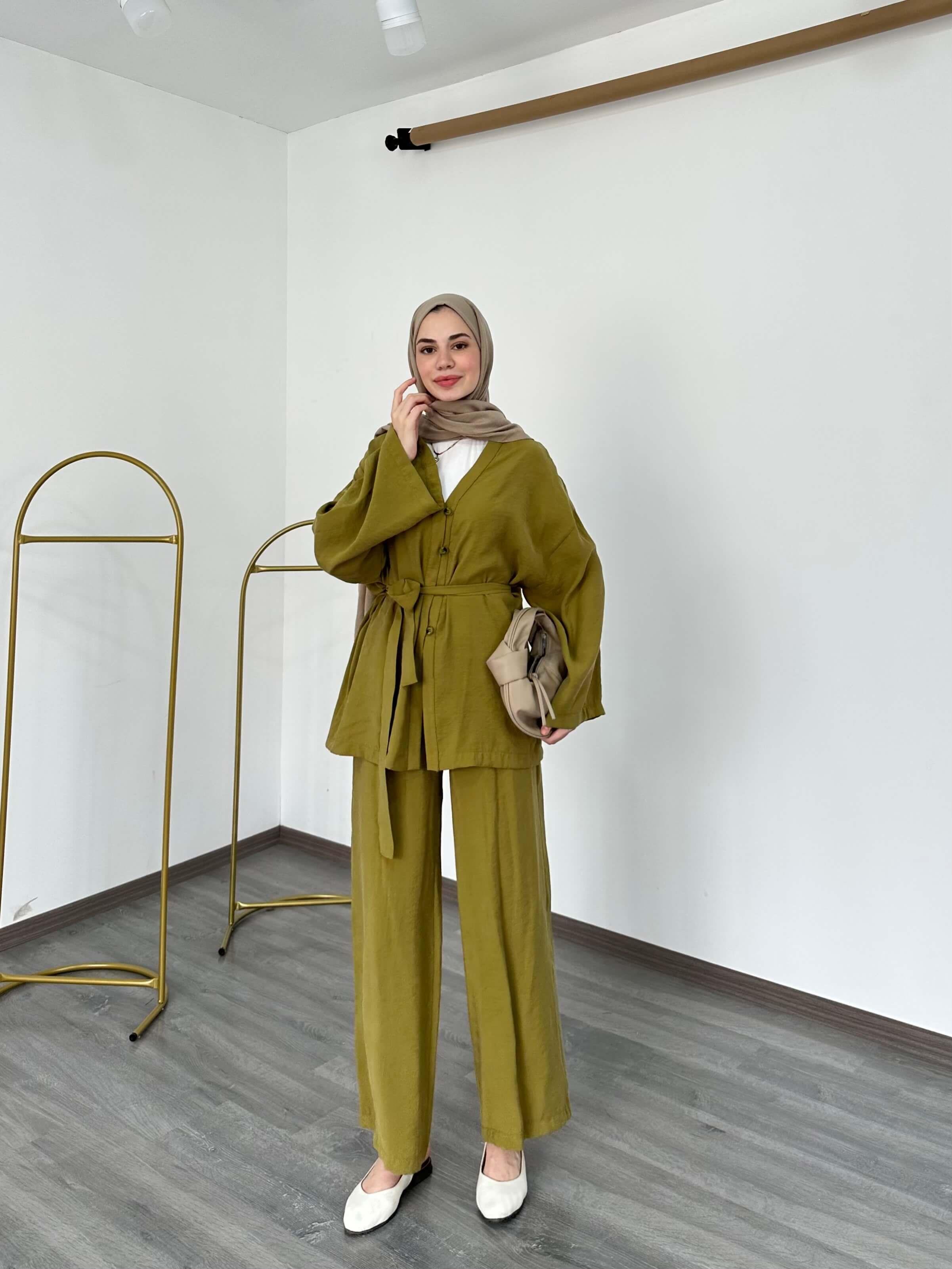 Kimono Model Düğmeli Kuşaklı Bol Paça Pantolonlu Takım Yeşil