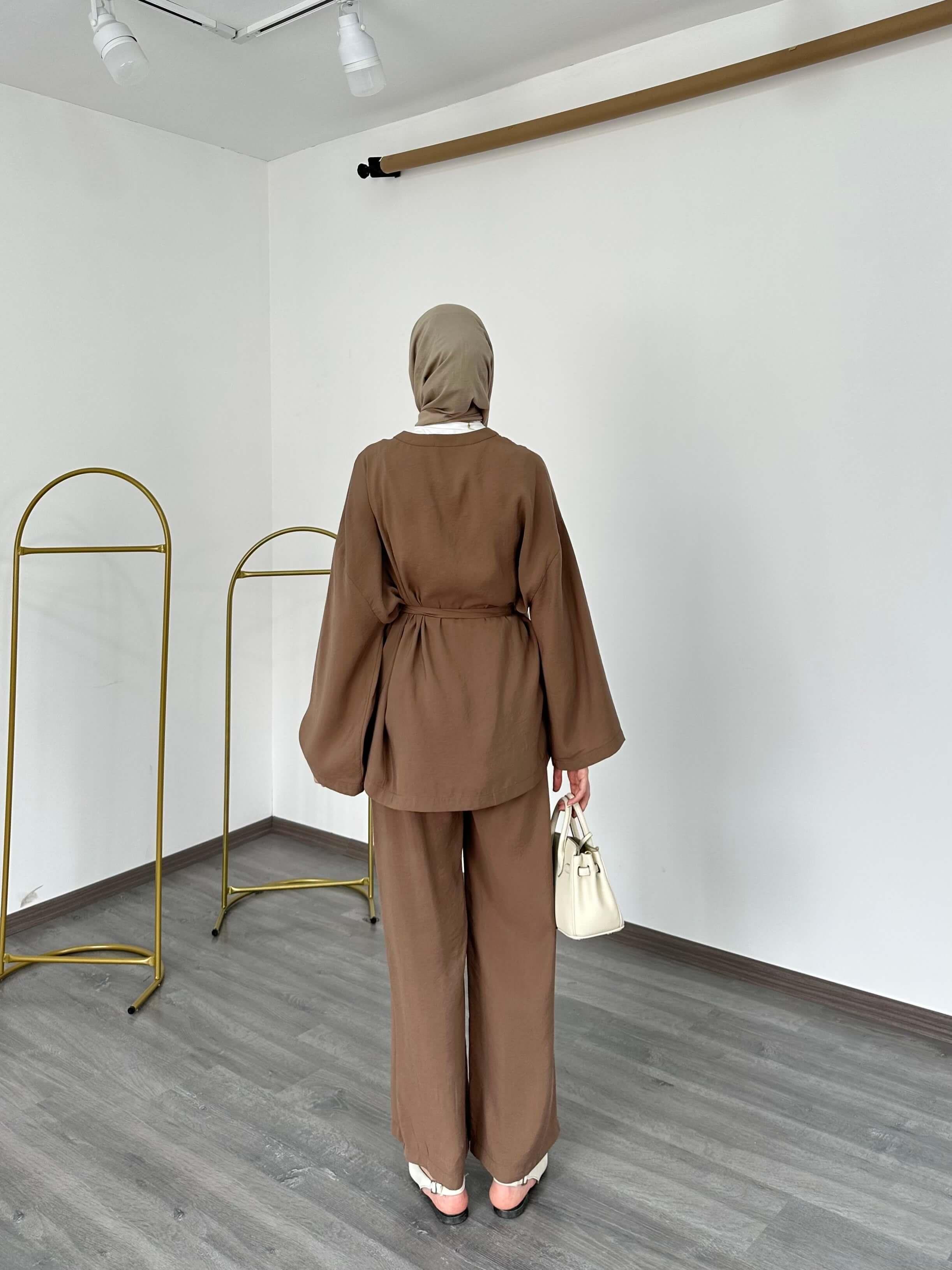 Kimono Model Düğmeli Kuşaklı Bol Paça Pantolonlu Takım Kahverengi