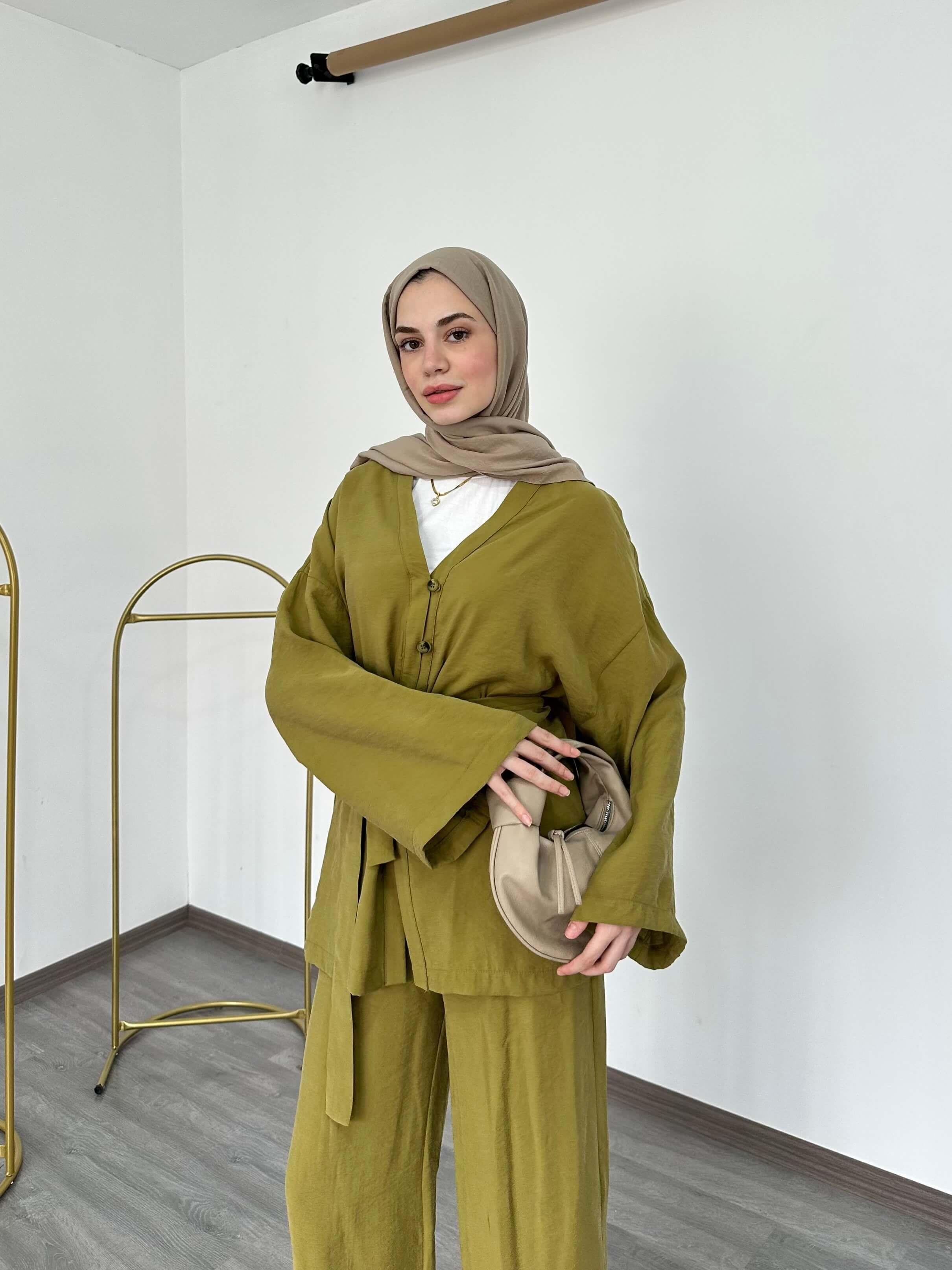 Kimono Model Düğmeli Kuşaklı Bol Paça Pantolonlu Takım Yeşil