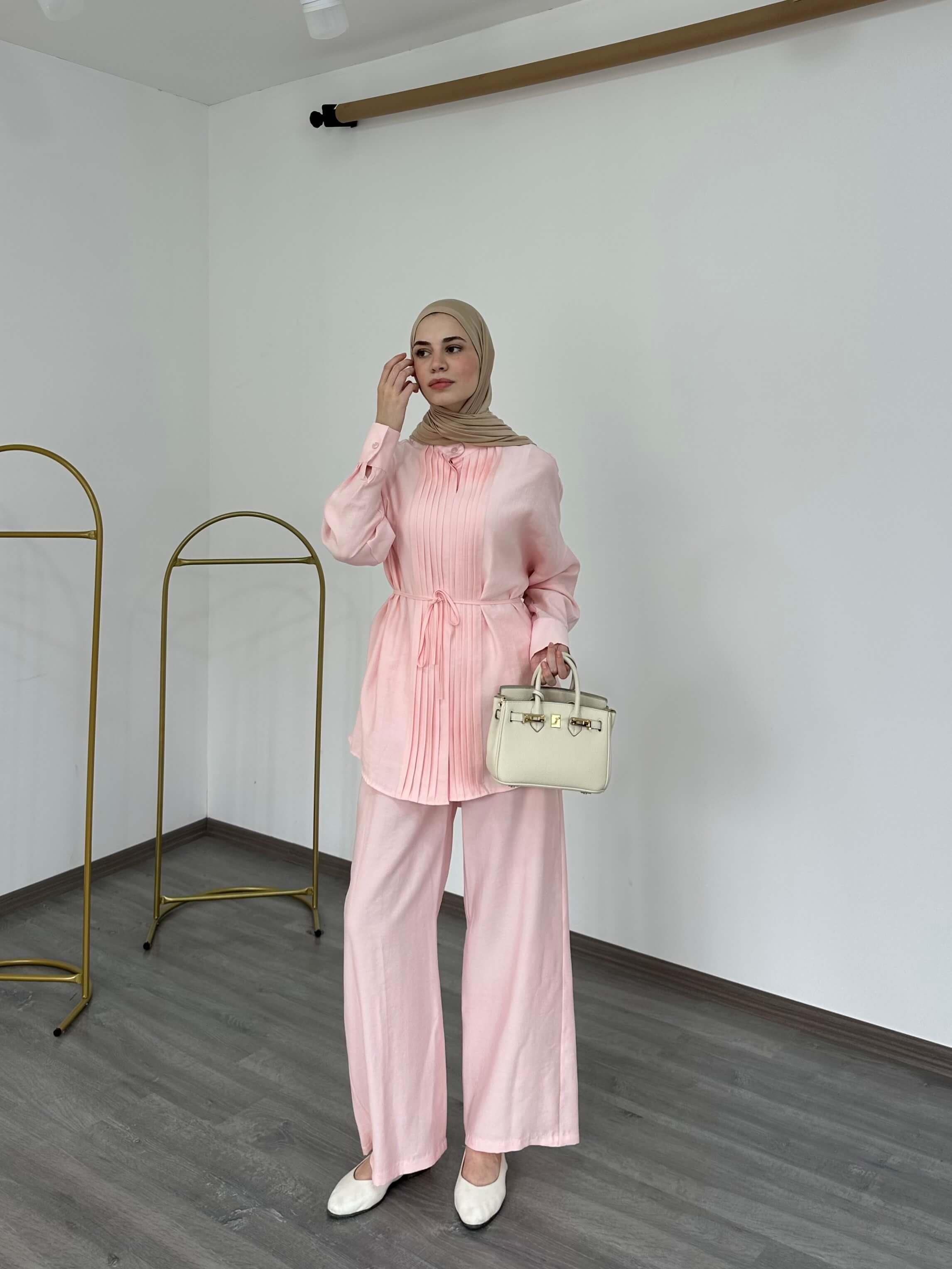 Pile Detaylı İnce Kuşaklı Bol Paça Pantolonlu Takım Pembe