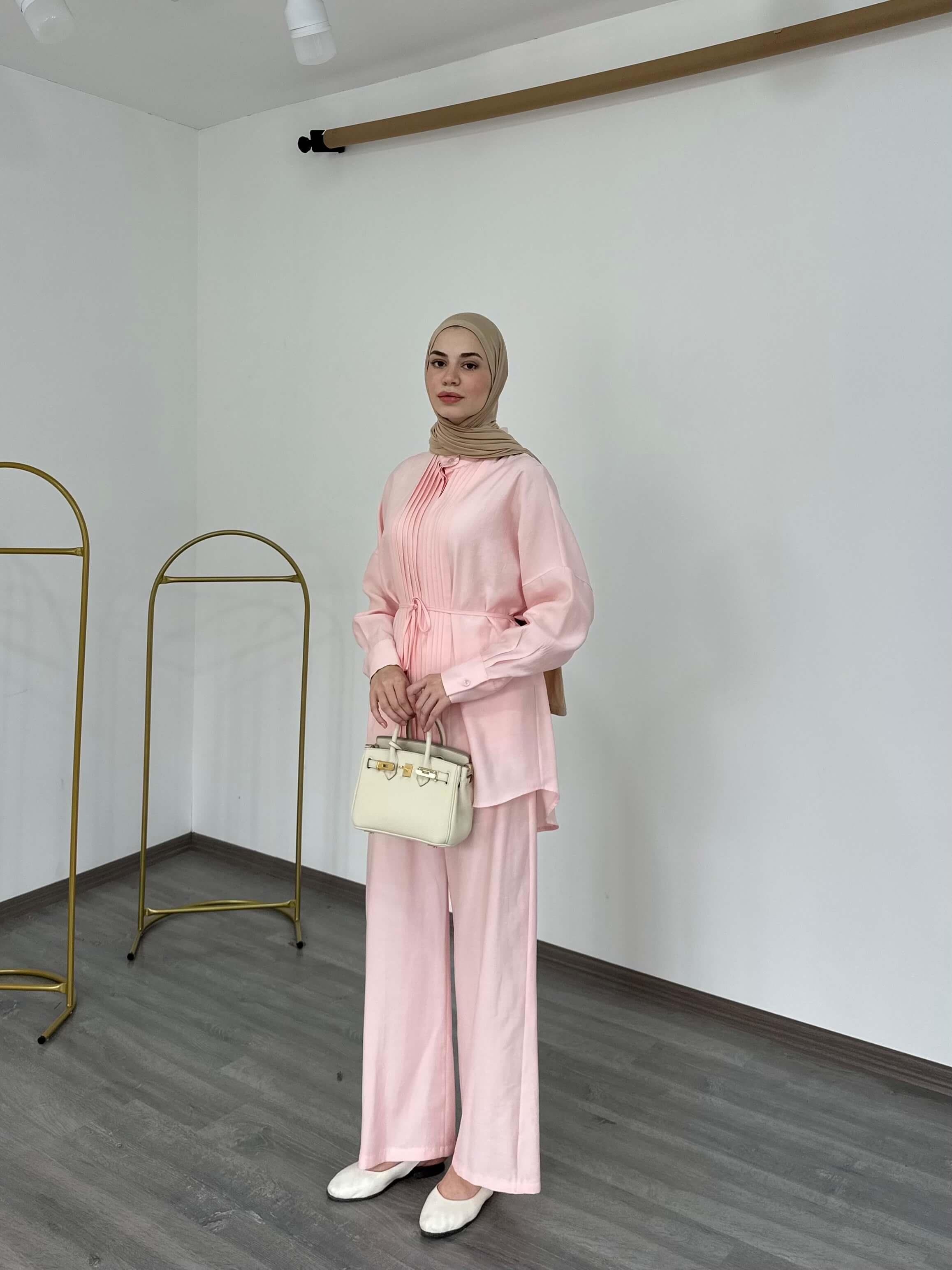Pile Detaylı İnce Kuşaklı Bol Paça Pantolonlu Takım Pembe