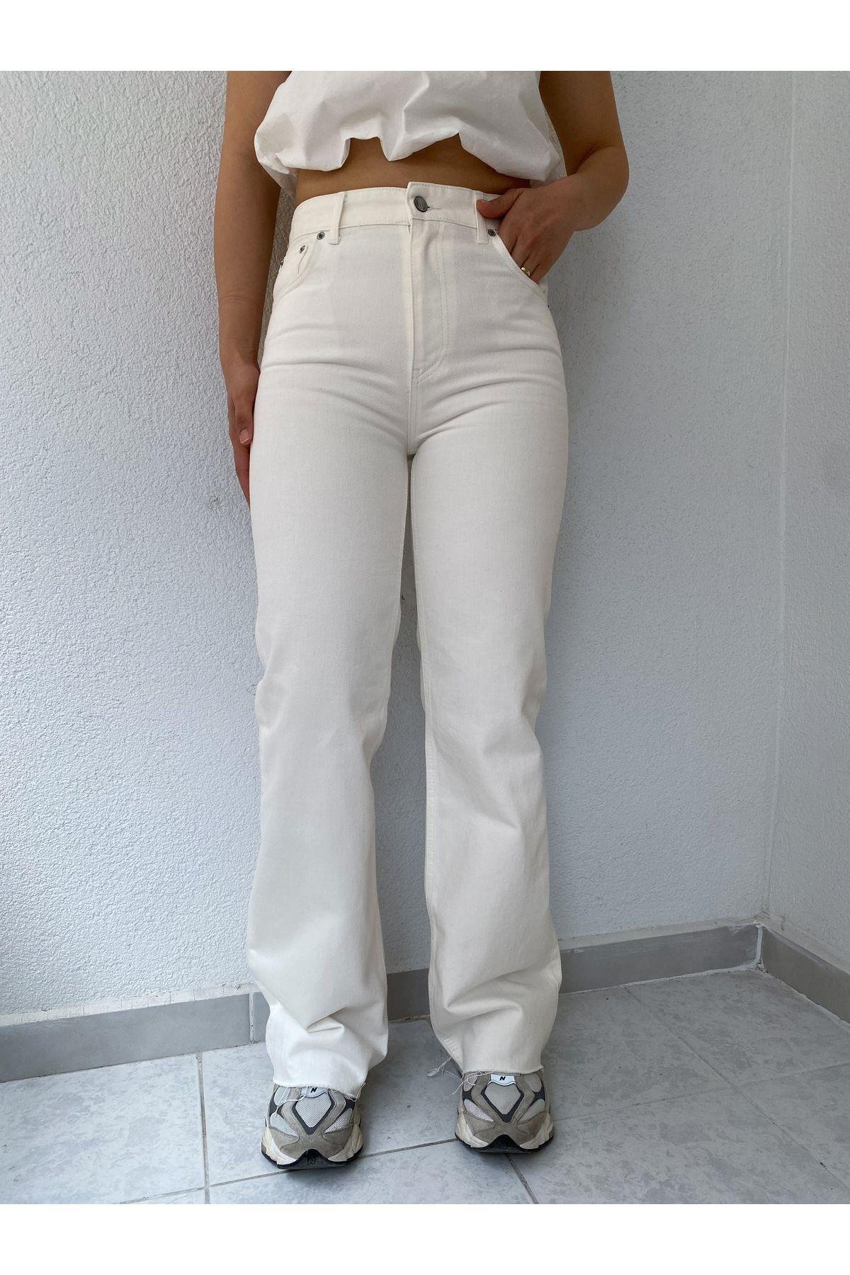 kadın beyaz jean