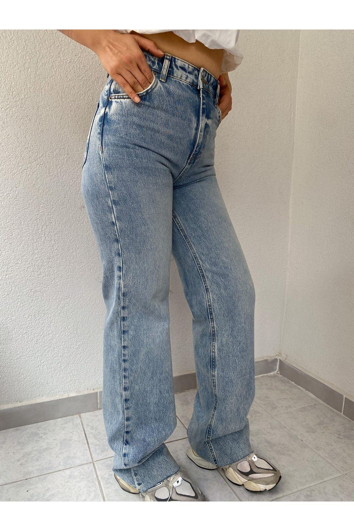 kadın mavi jean
