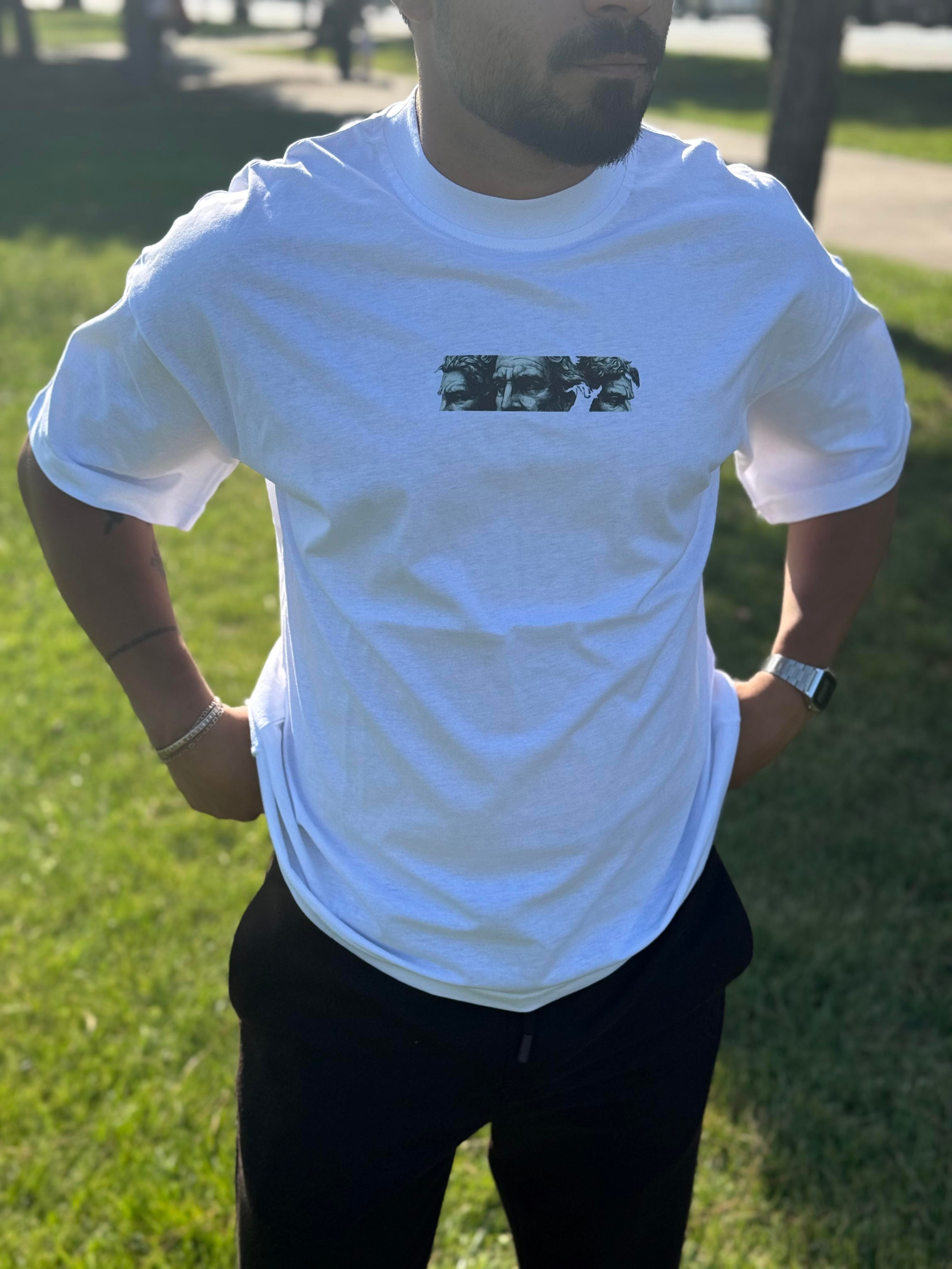 Mitoloji Baskılı Beyaz Regular Kalıp T-Shirt