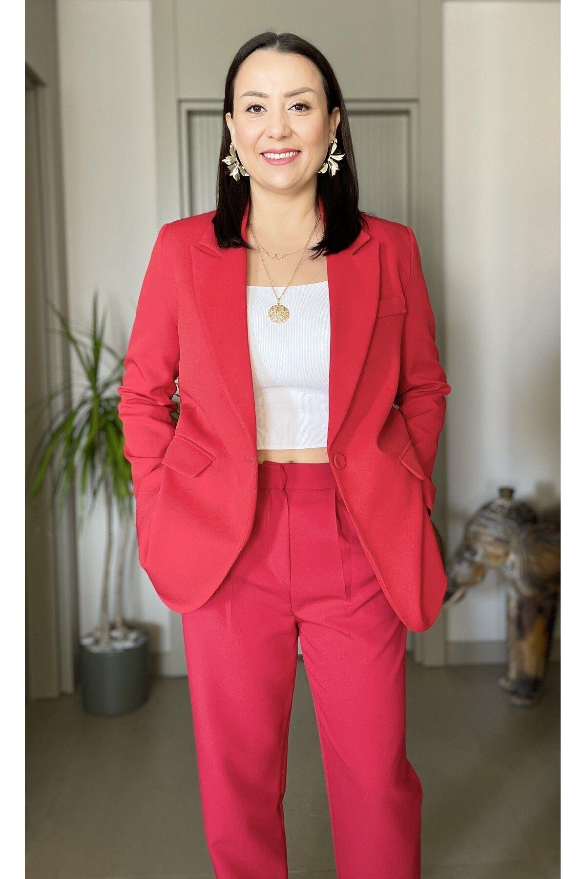 CEP DETAYLI DÜĞMELİ VATKALI BLAZER CEKET