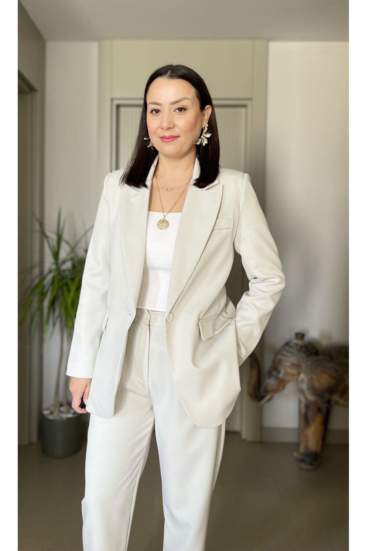 CEP DETAYLI DÜĞMELİ VATKALI BLAZER CEKET