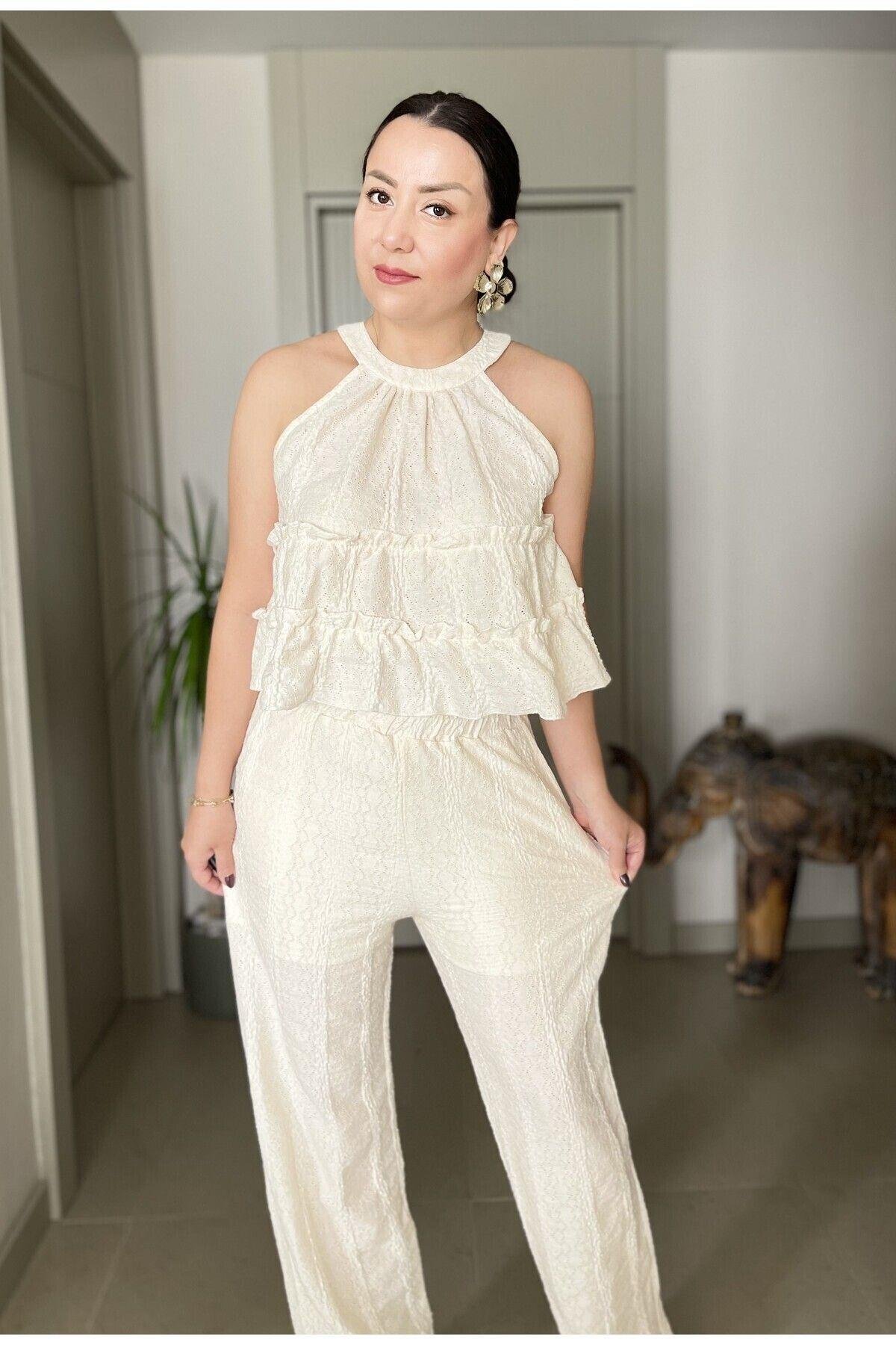 Güpürlü Halter Yaka Crop Bluz İç Göstermeyen Şort Astarlı Pantolon Takım