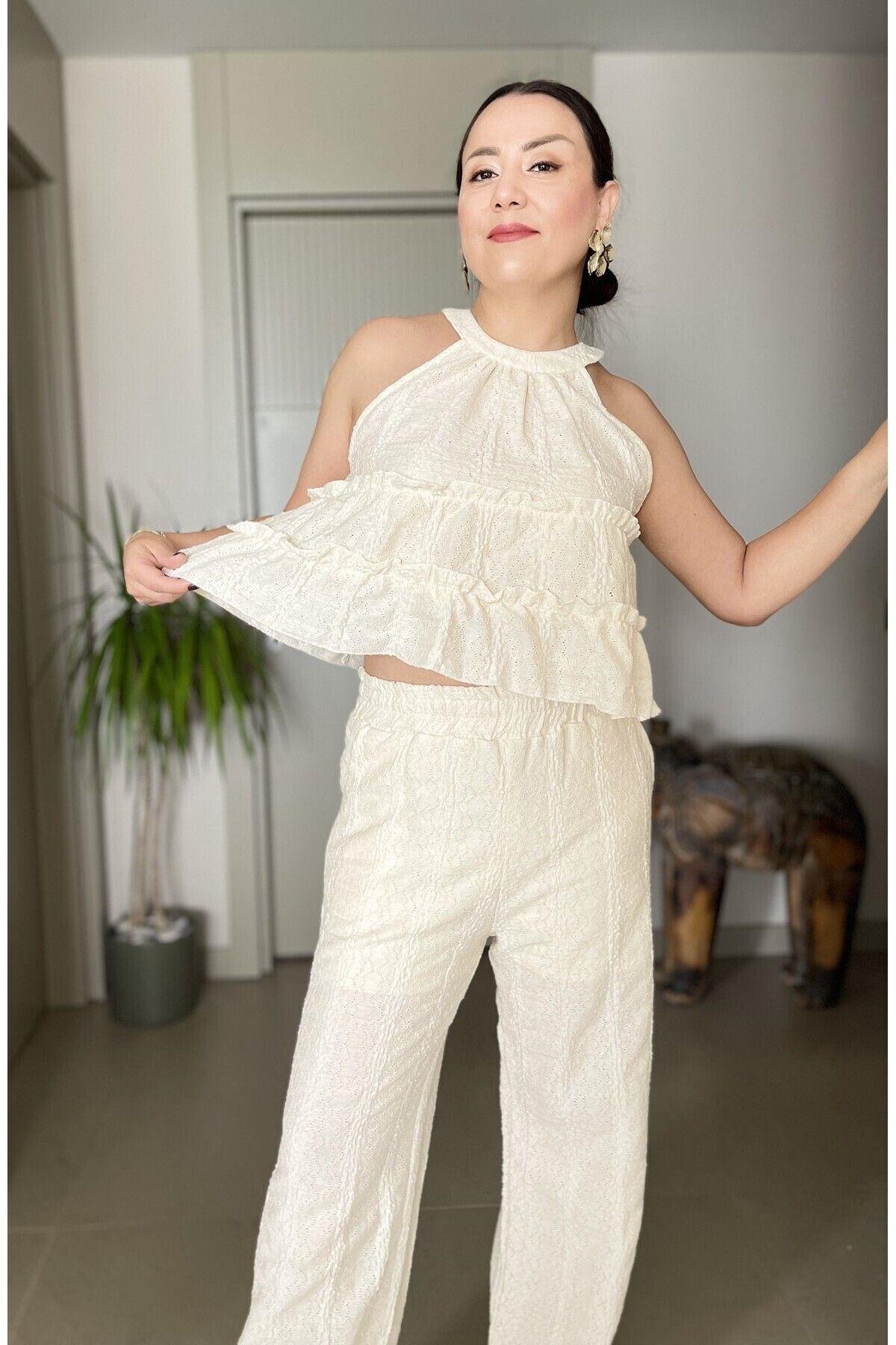 Güpürlü Halter Yaka Crop Bluz İç Göstermeyen Şort Astarlı Pantolon Takım
