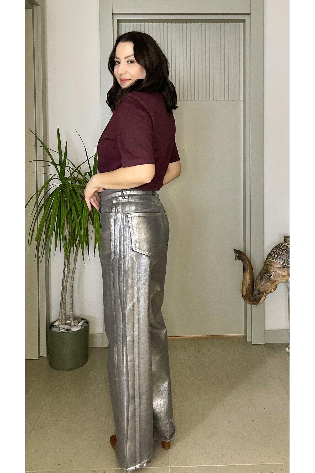 Metalik Gri Parlak Dokulu Çapraz Kapamalı Wide Leg Gümüş Kot Pantolon