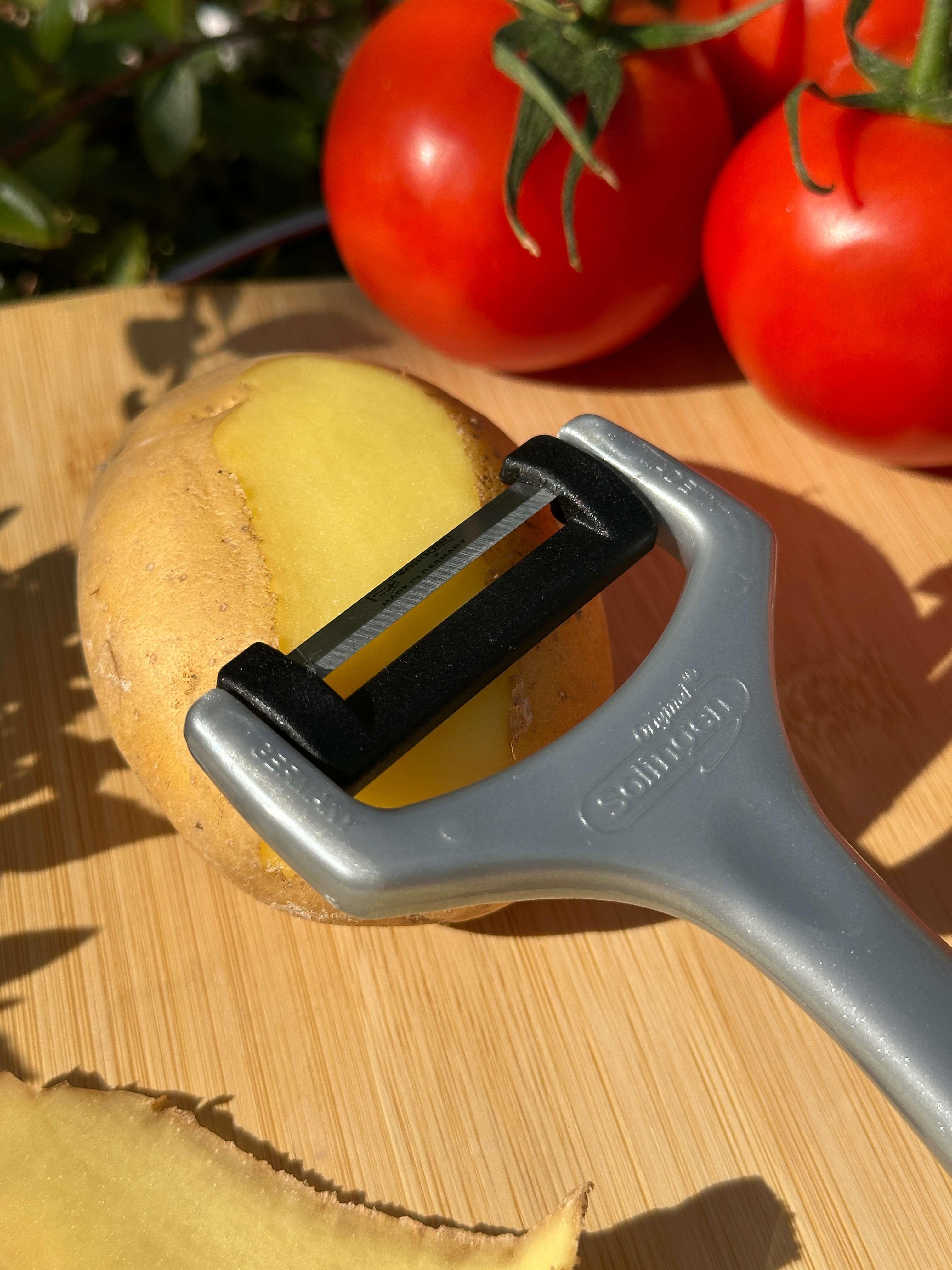 Solingen Pırıltılı Gri/Gümüş Sapan Soyacak – Paslanmaz Alman Çeliği, Ergonomik Sap, Yüksek Keskinlik