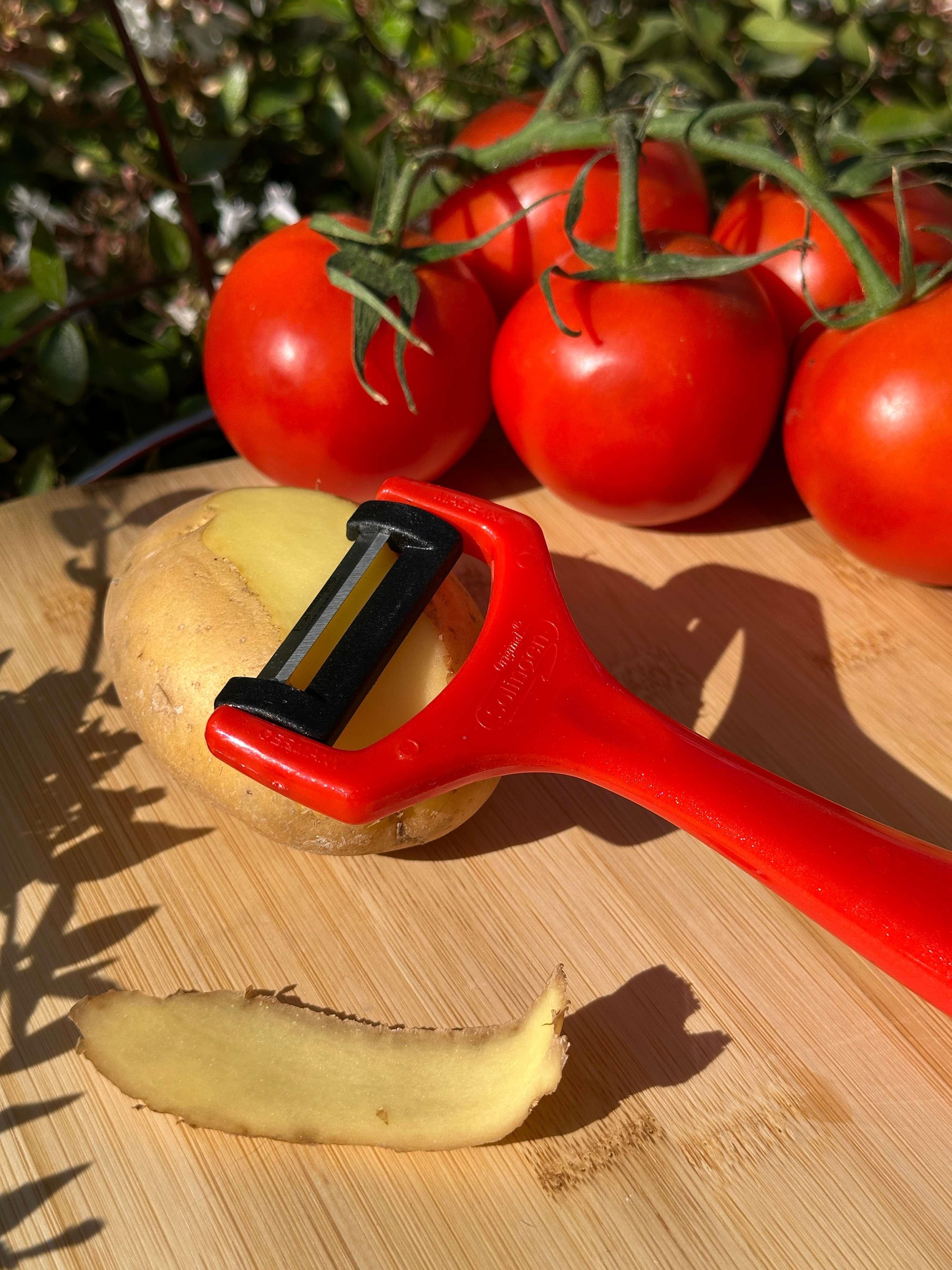 Solingen Pırıltılı Kırmızı Sapan Soyacak – Paslanmaz Alman Çeliği, Ergonomik Sap, Yüksek Keskinlik