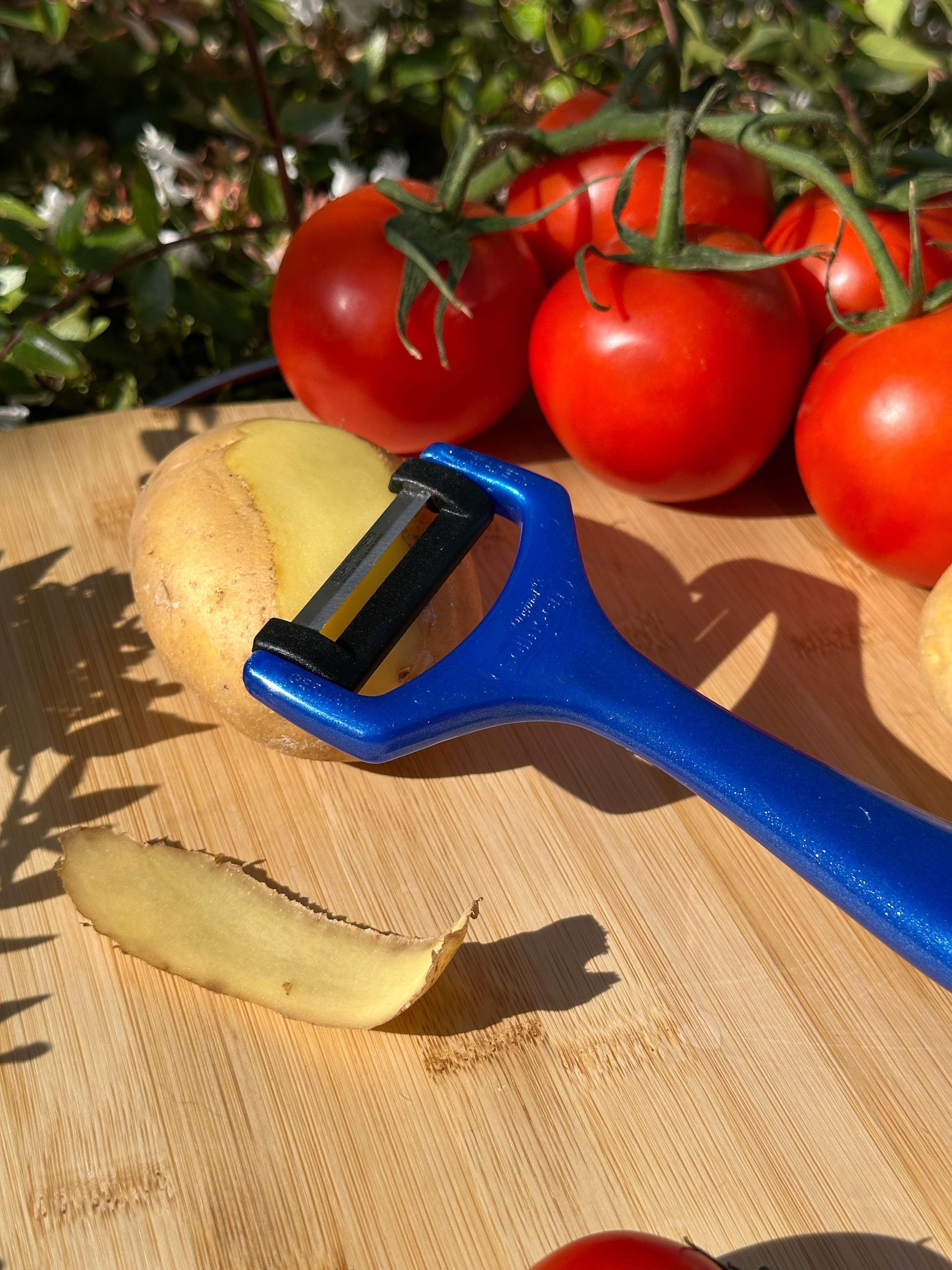 Solingen Pırıltılı Mavi Sapan Soyacak – Paslanmaz Alman Çeliği, Ergonomik Sap, Yüksek Keskinlik