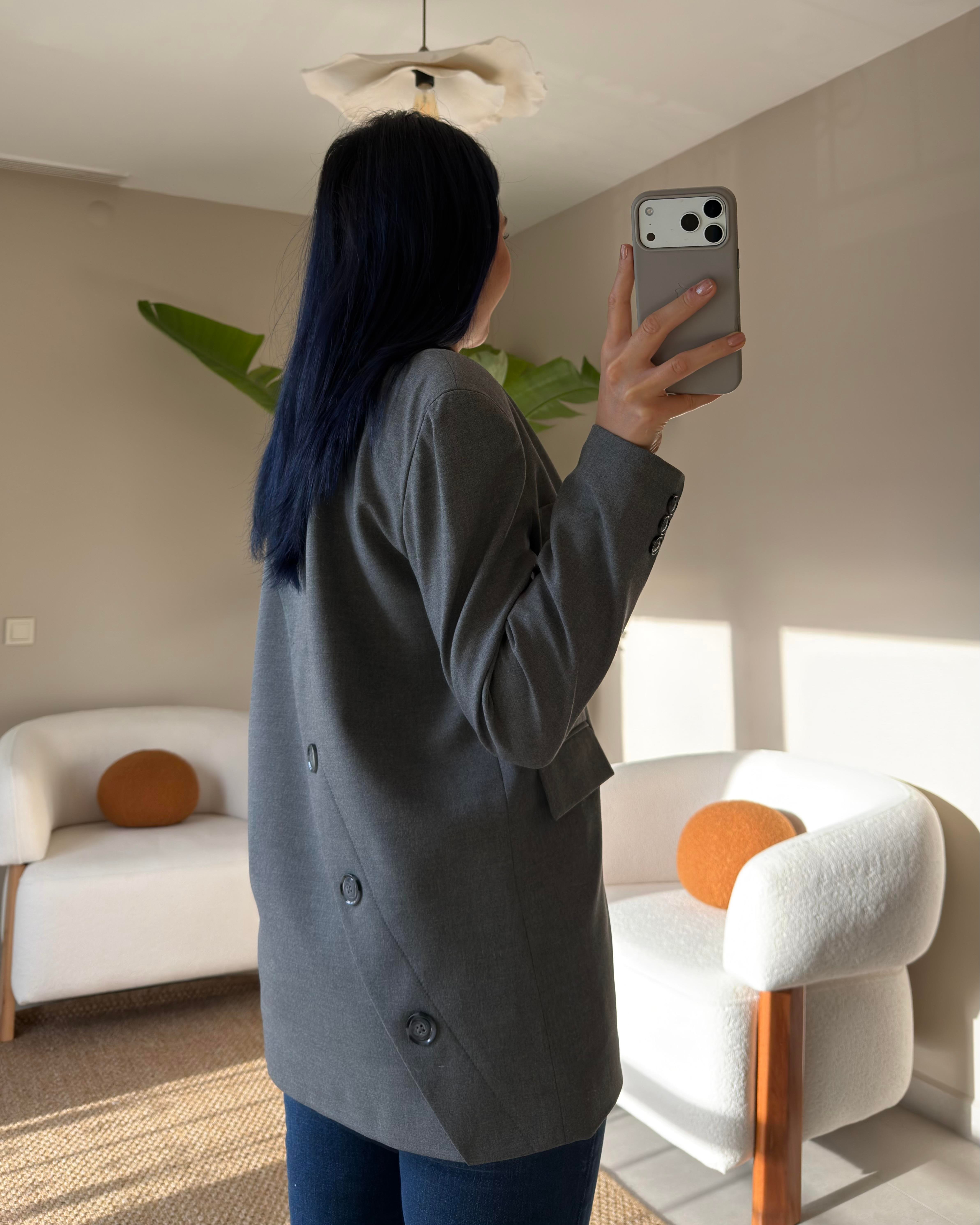 ANTRASİT ARKASI DÜĞME DETAYLI BLAZER