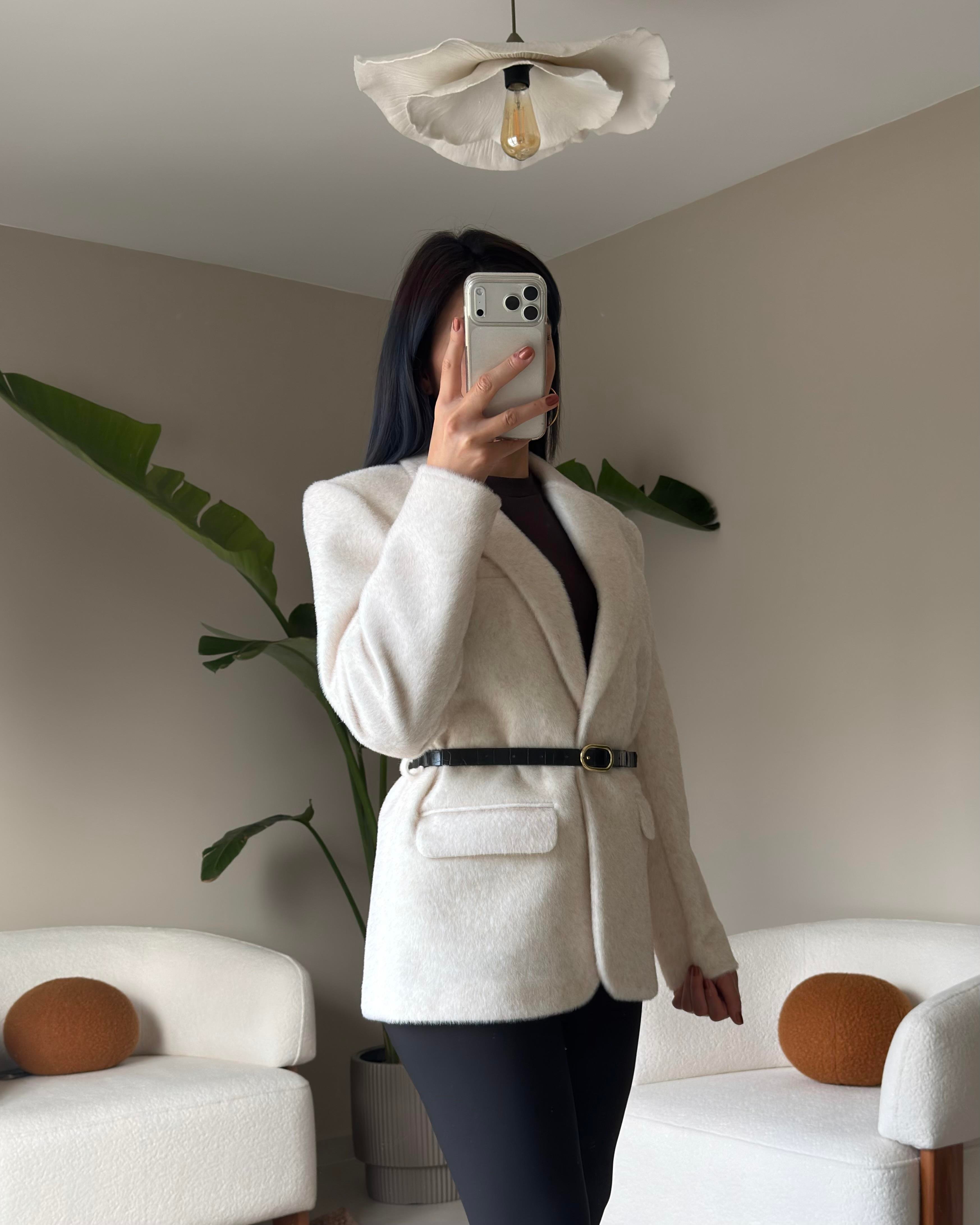 EKRU KEMERLİ PELUŞ CEKET