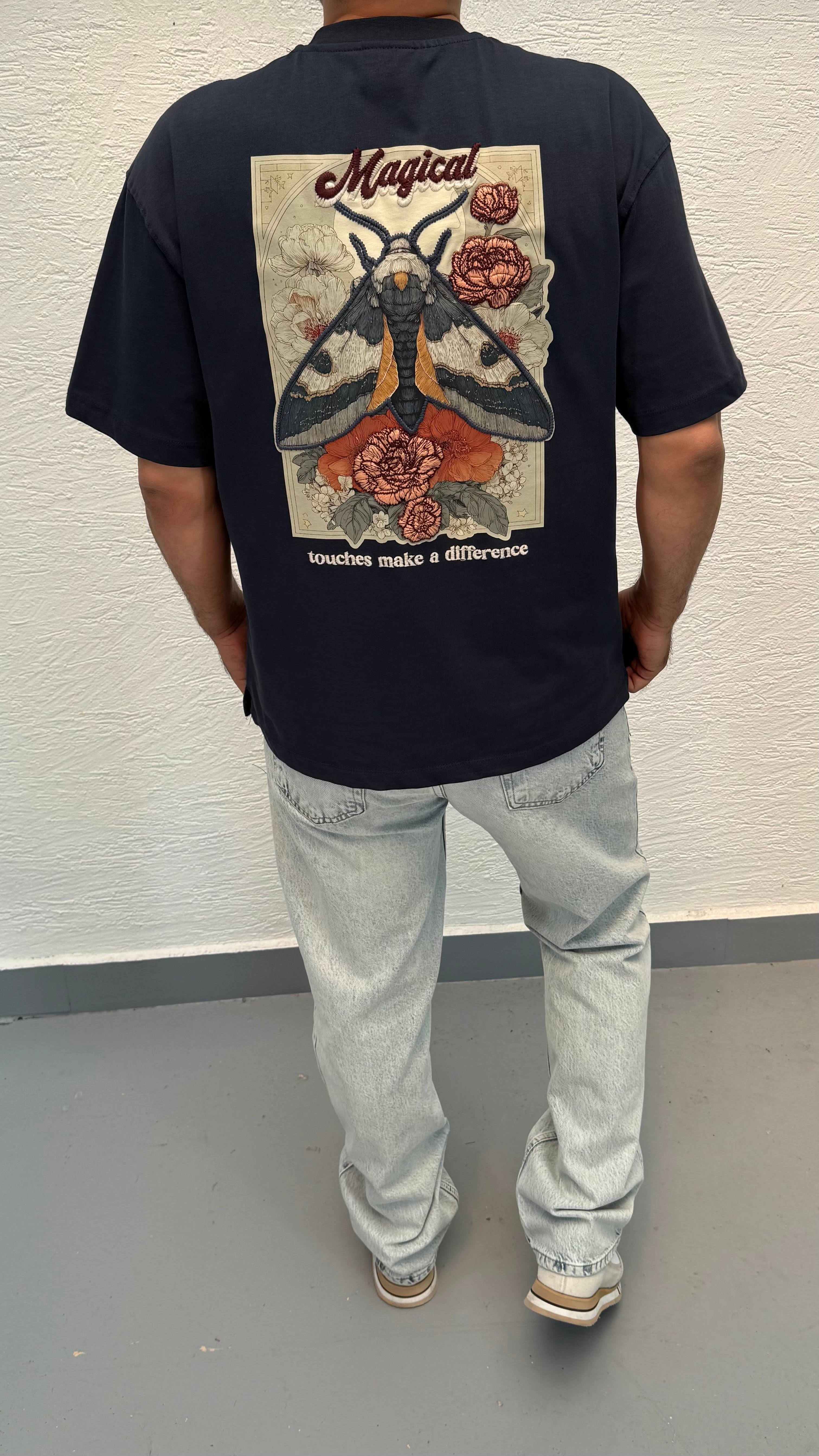 Oversize Baskı ve Nakış Detay T-Shirt
