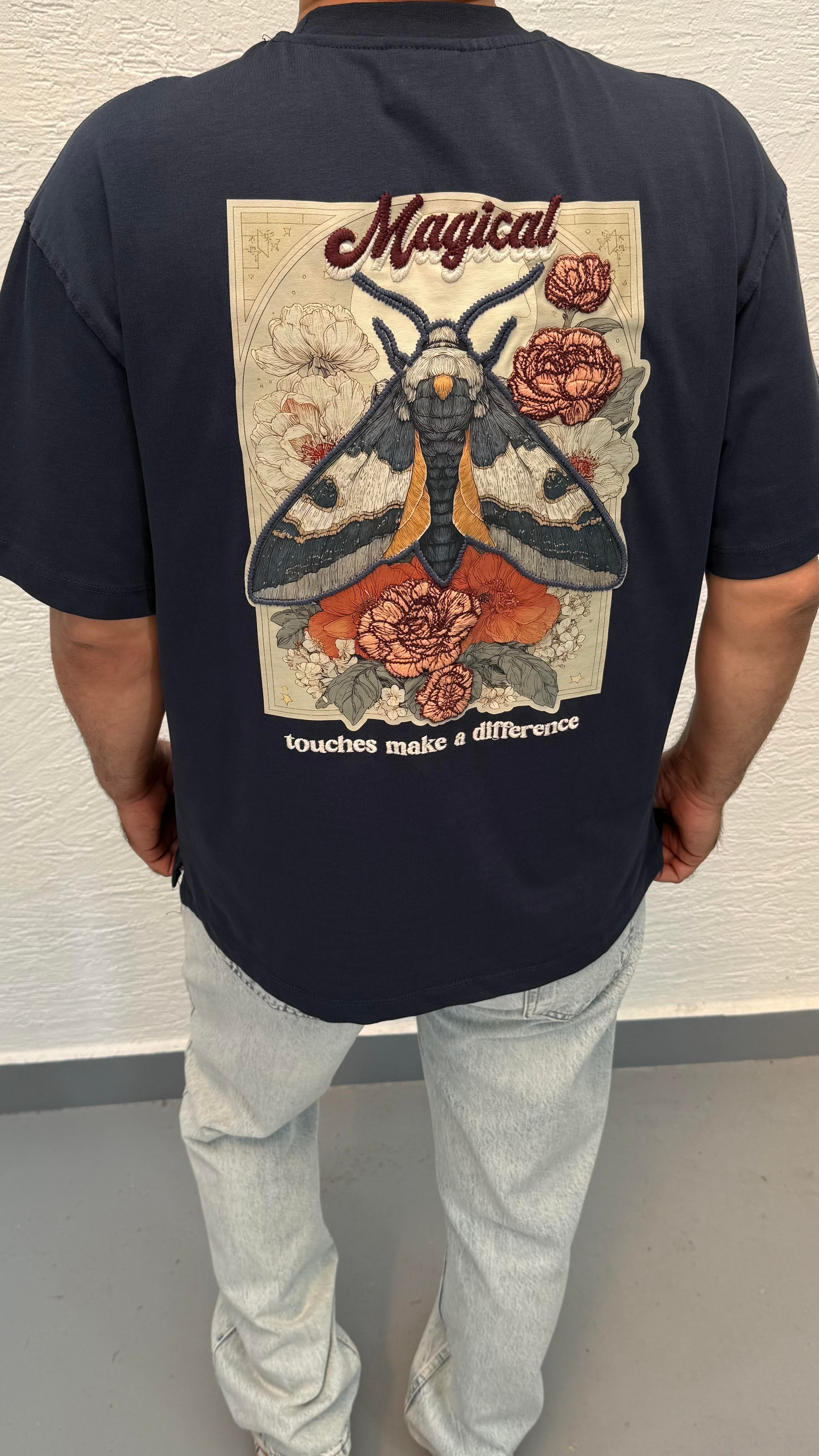 Oversize Baskı ve Nakış Detay T-Shirt