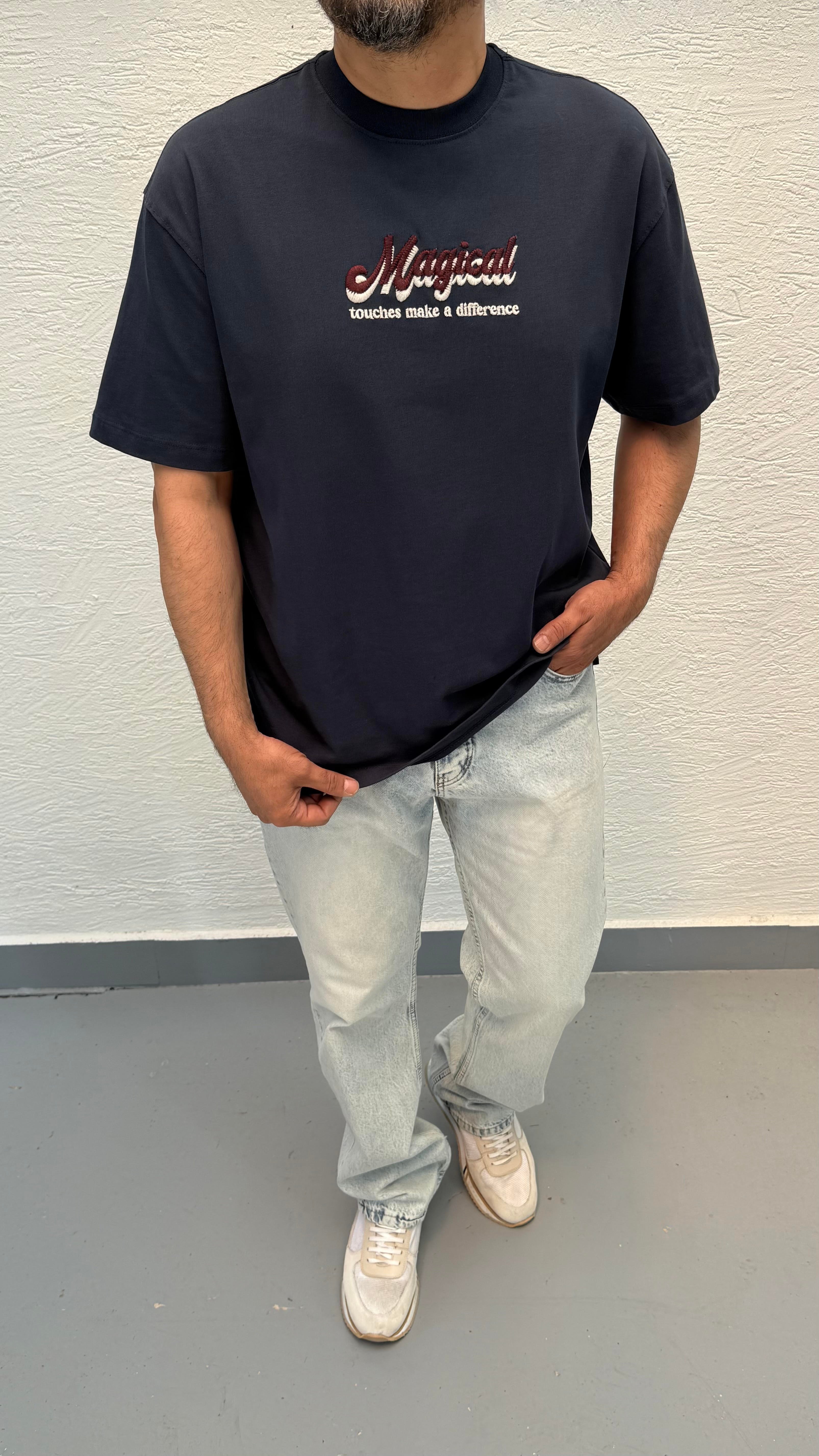 Oversize Baskı ve Nakış Detay T-Shirt