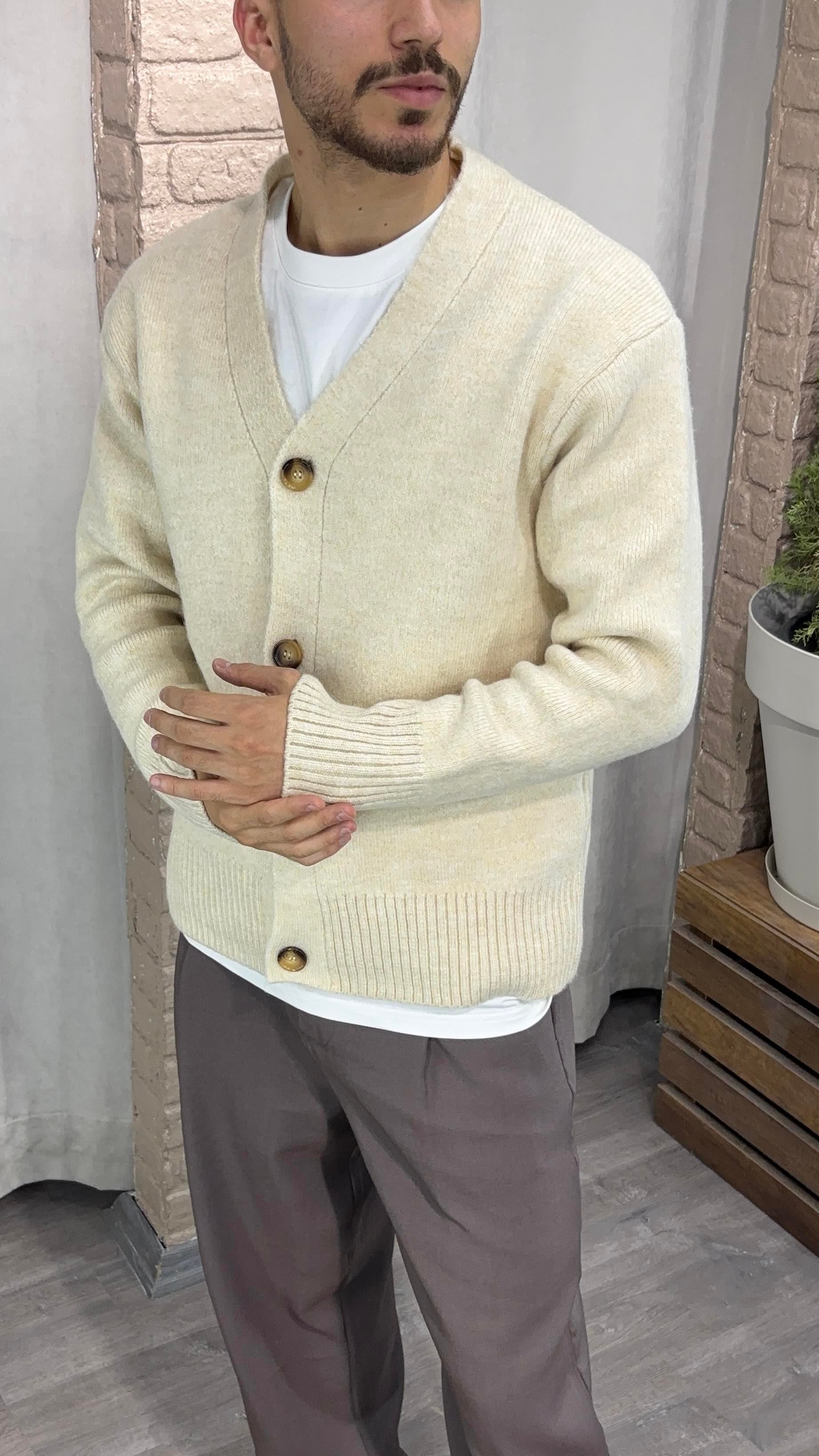 Oversize Düğmeli Yün Hırka