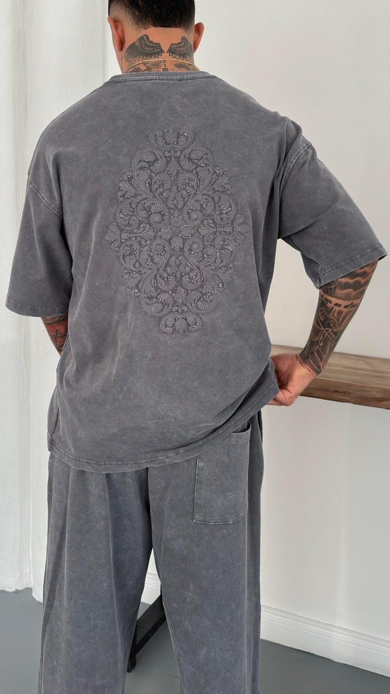 Oversize Yıkamalı Nakış Detaylı TShirt