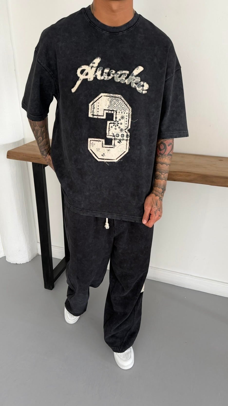 Oversize Yıkamalı TShirt ve Bol Eşofman Kombin