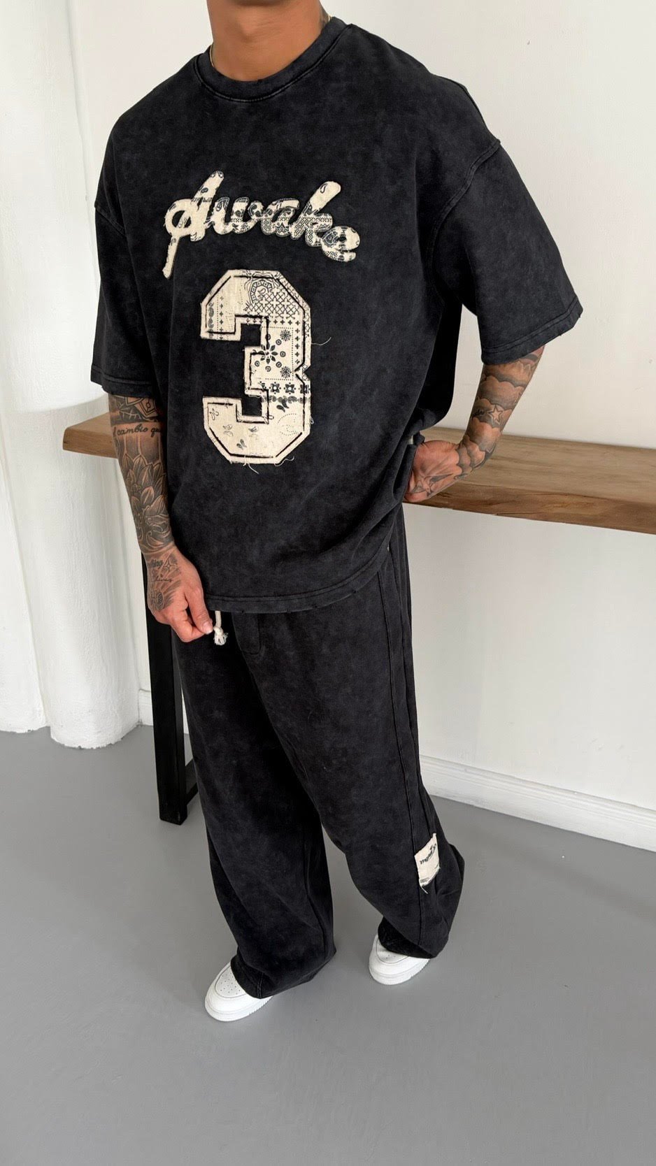 Oversize Yıkamalı TShirt ve Bol Eşofman Kombin