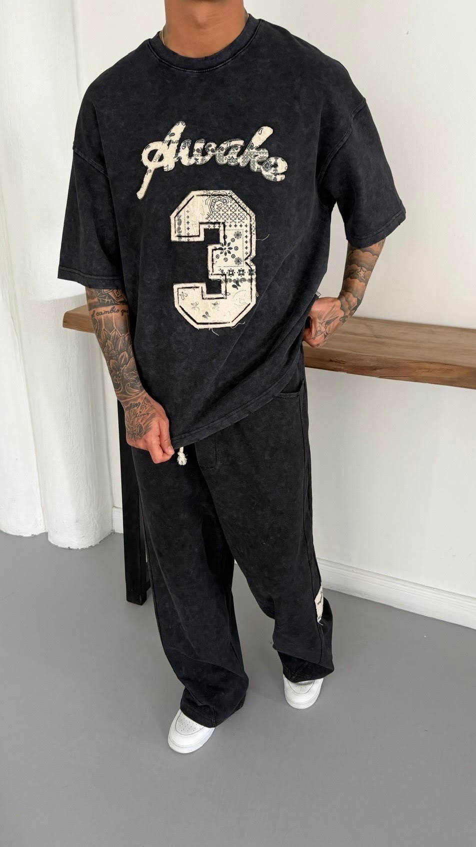Oversize Yıkamalı TShirt ve Bol Eşofman Kombin