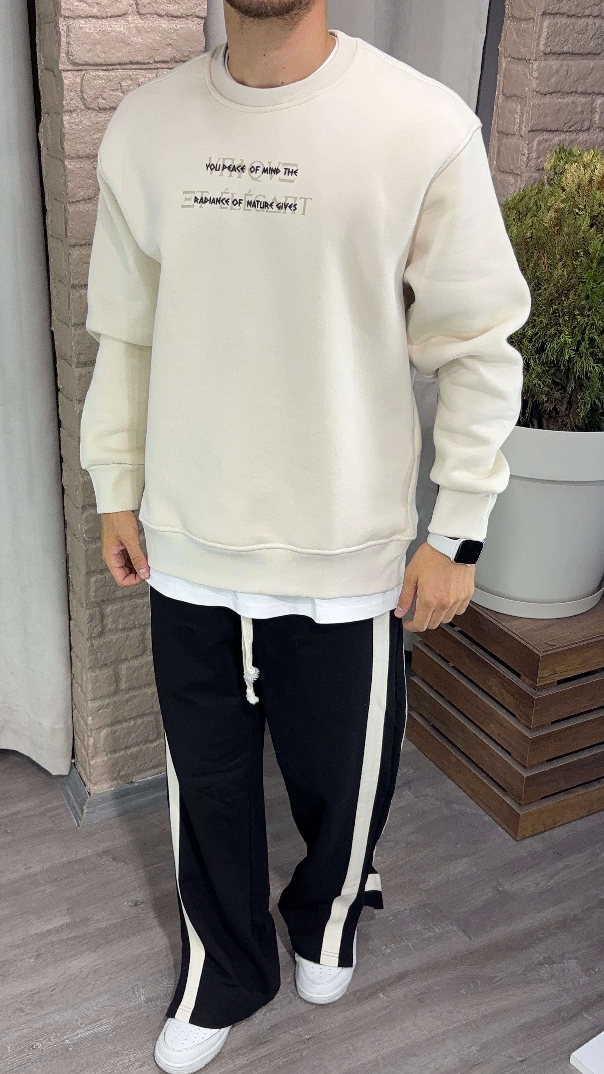 Sweatshirt