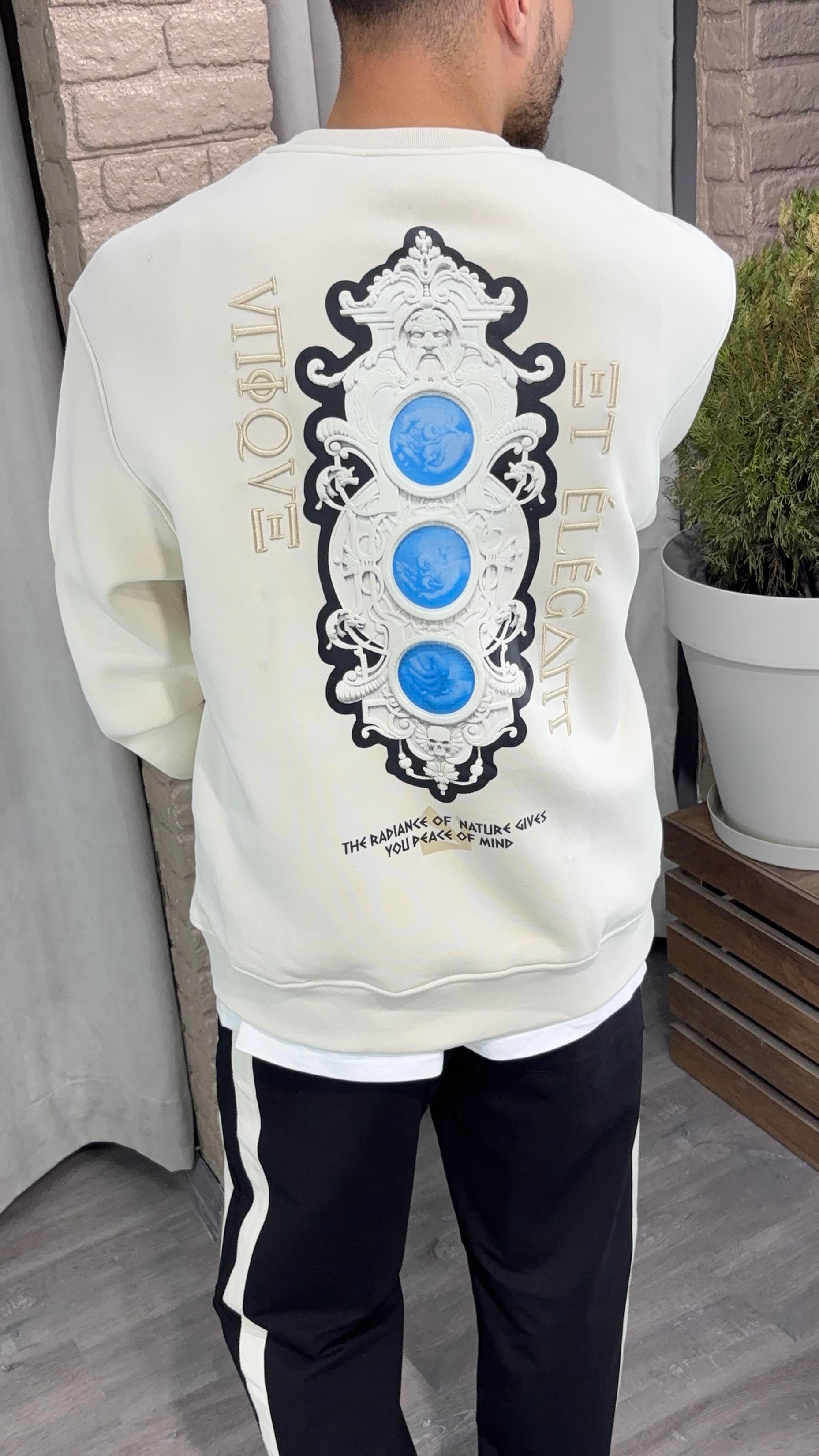 Sweatshirt