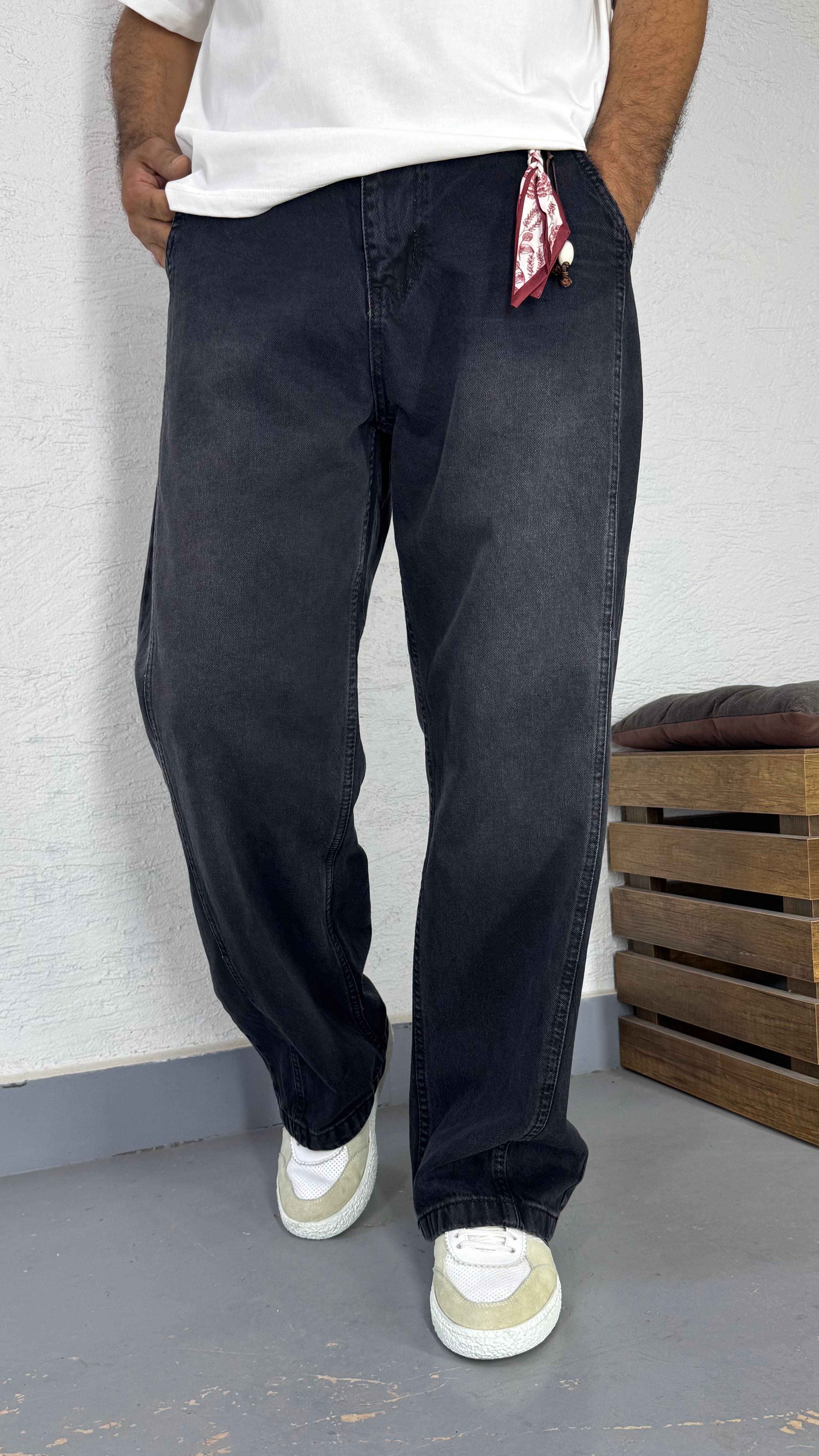 Yıkamalı Aksesuar ve Yan Dikiş Detaylı Baggy Denim