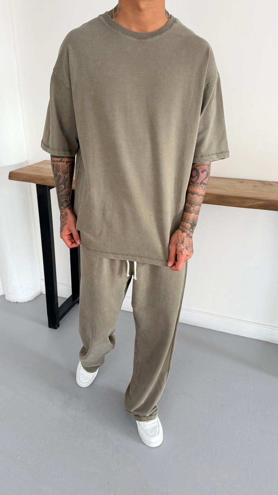 Yıkamalı Oversize TShirt ve Bol Eşofman Kombin