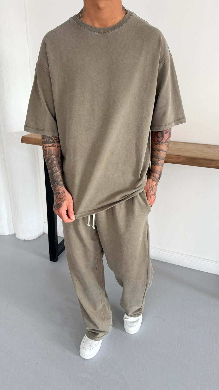 Yıkamalı Oversize TShirt ve Bol Eşofman Kombin