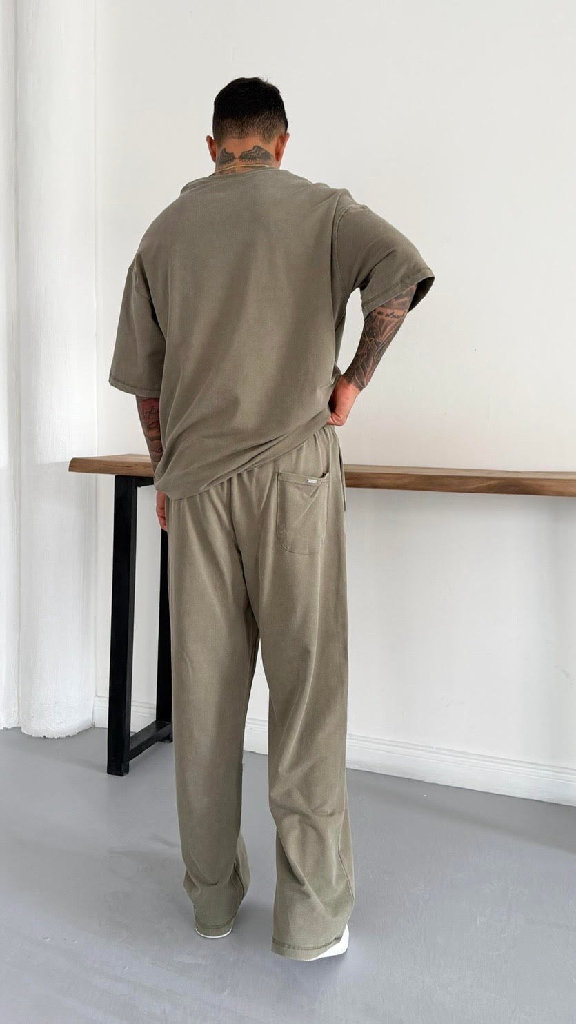 Yıkamalı Oversize TShirt ve Bol Eşofman Kombin