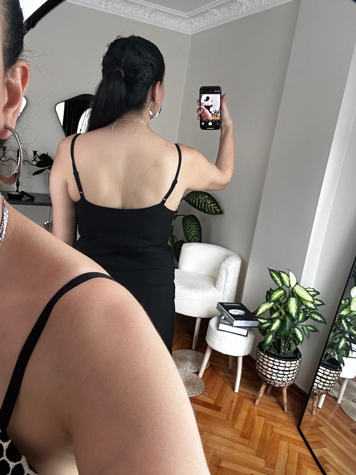 GÖĞÜS DETAYLI MİDİ ELBİSE