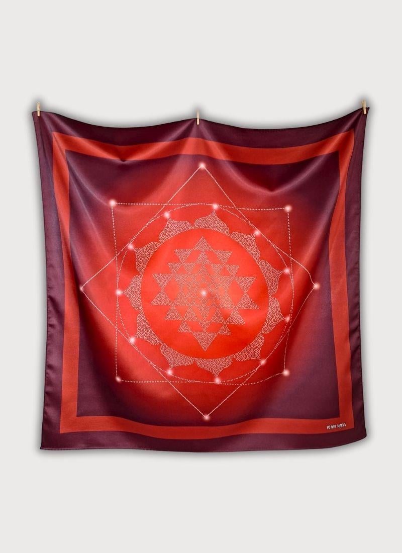 YANTRA BUDA DESENLİ SİYAH BEYAZ SATEN FULAR