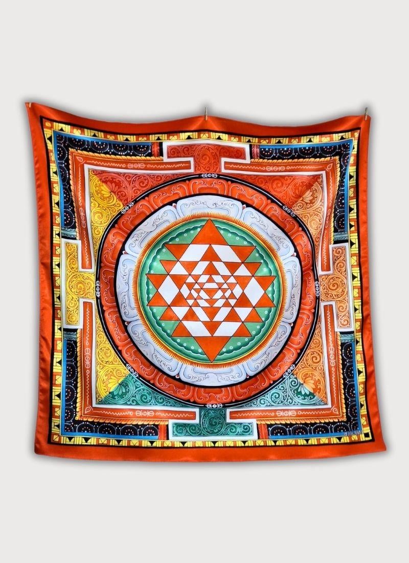 YANTRA BUDA DESENLİ SİYAH BEYAZ SATEN FULAR