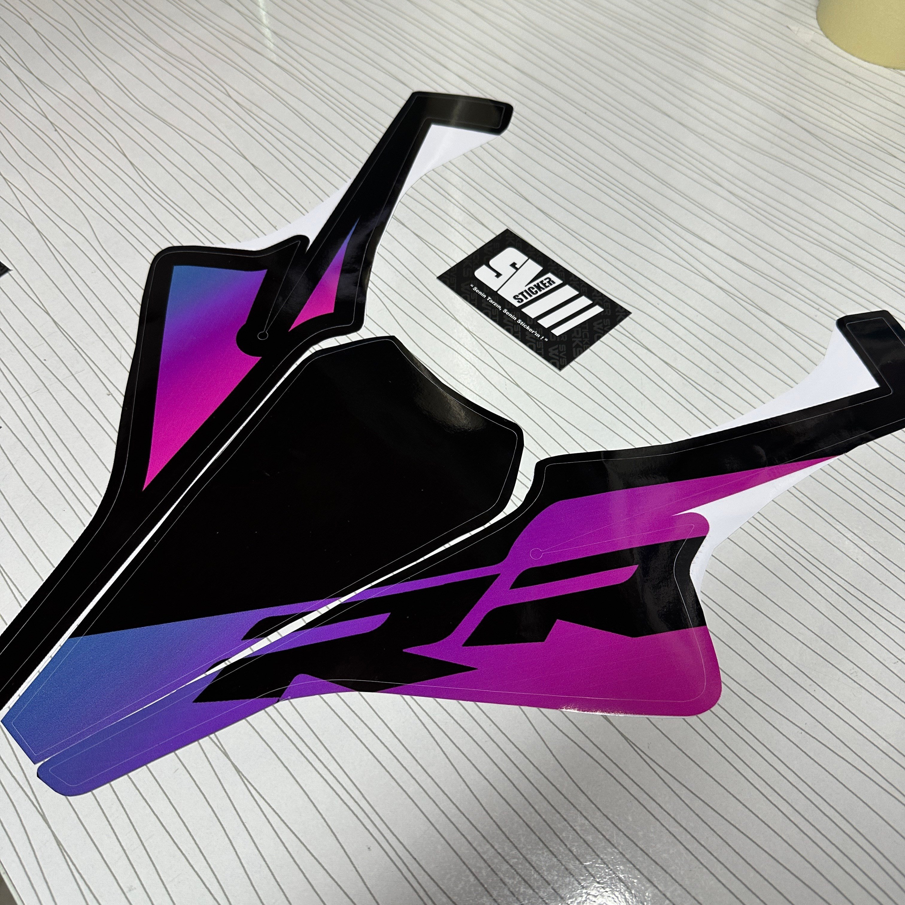 SVSTICKERWORKSCFMOTO 450SR Ön Kafa Kaplama Sticker Etiket Modeli Mor-PembeCFMOTO 450SR Ön Kafa Kaplama Sticker Etiket Modeli Mor-Pembe450SR