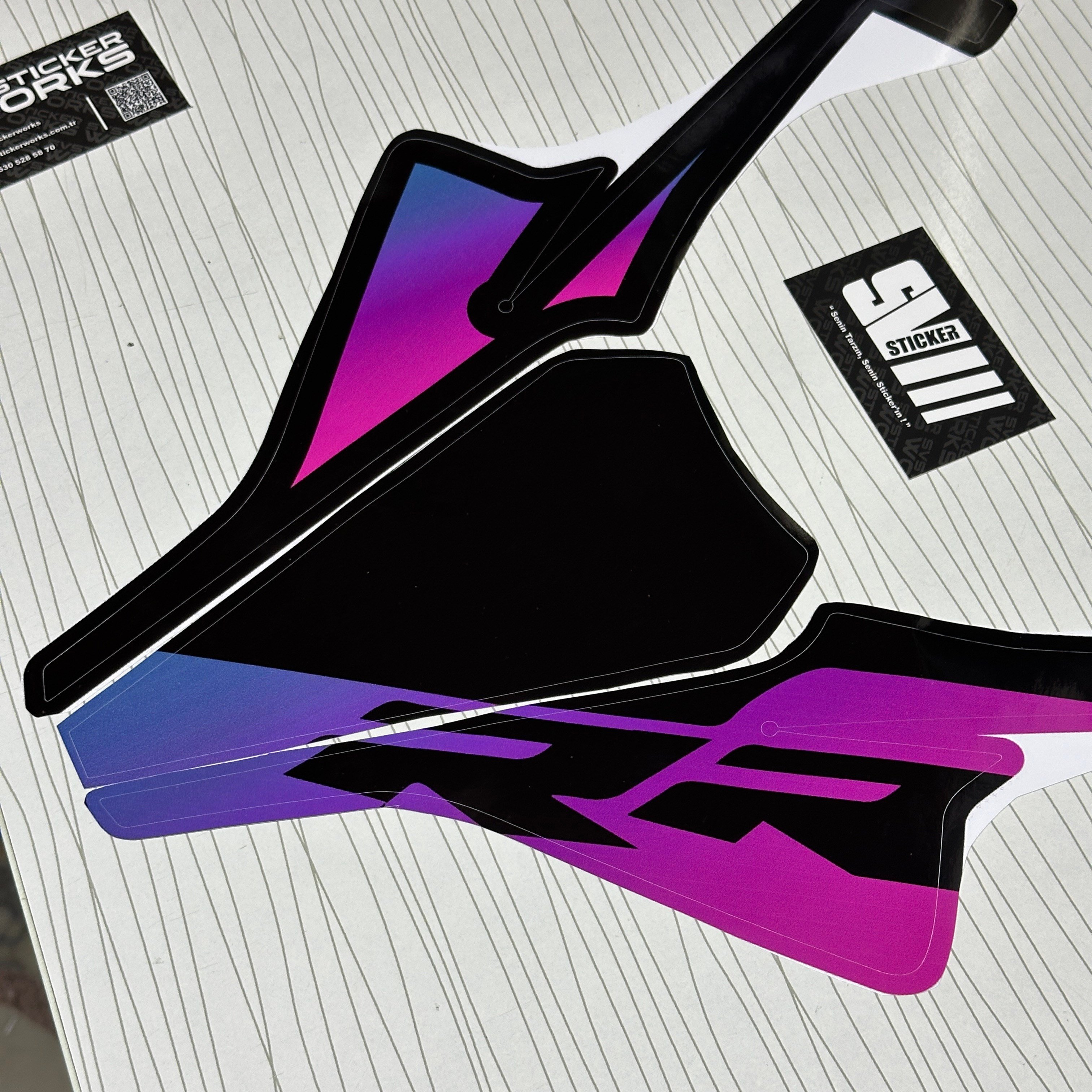 SVSTICKERWORKSCFMOTO 450SR Ön Kafa Kaplama Sticker Etiket Modeli Mor-PembeCFMOTO 450SR Ön Kafa Kaplama Sticker Etiket Modeli Mor-Pembe450SR