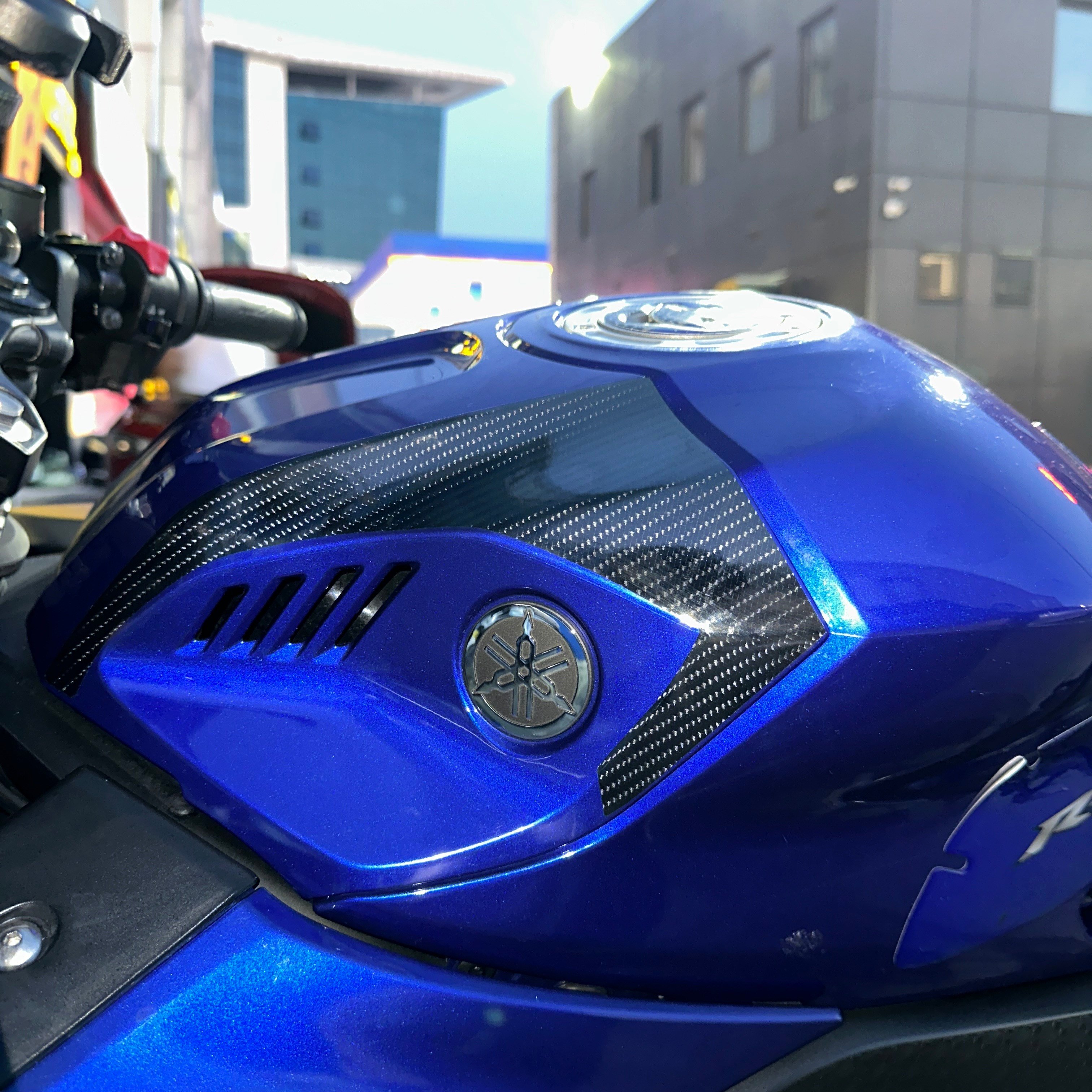 SVSTICKERWORKSYAMAHA YZF-R25 DEPO ÜSTÜ KARBON STİCKER ETİKET MODELİ 2 ADET SAĞ SOLYAMAHA YZF-R25 DEPO ÜSTÜ KARBON STİCKER ETİKET MODELİ 2 ADET SAĞ SOLR25 2019-2024