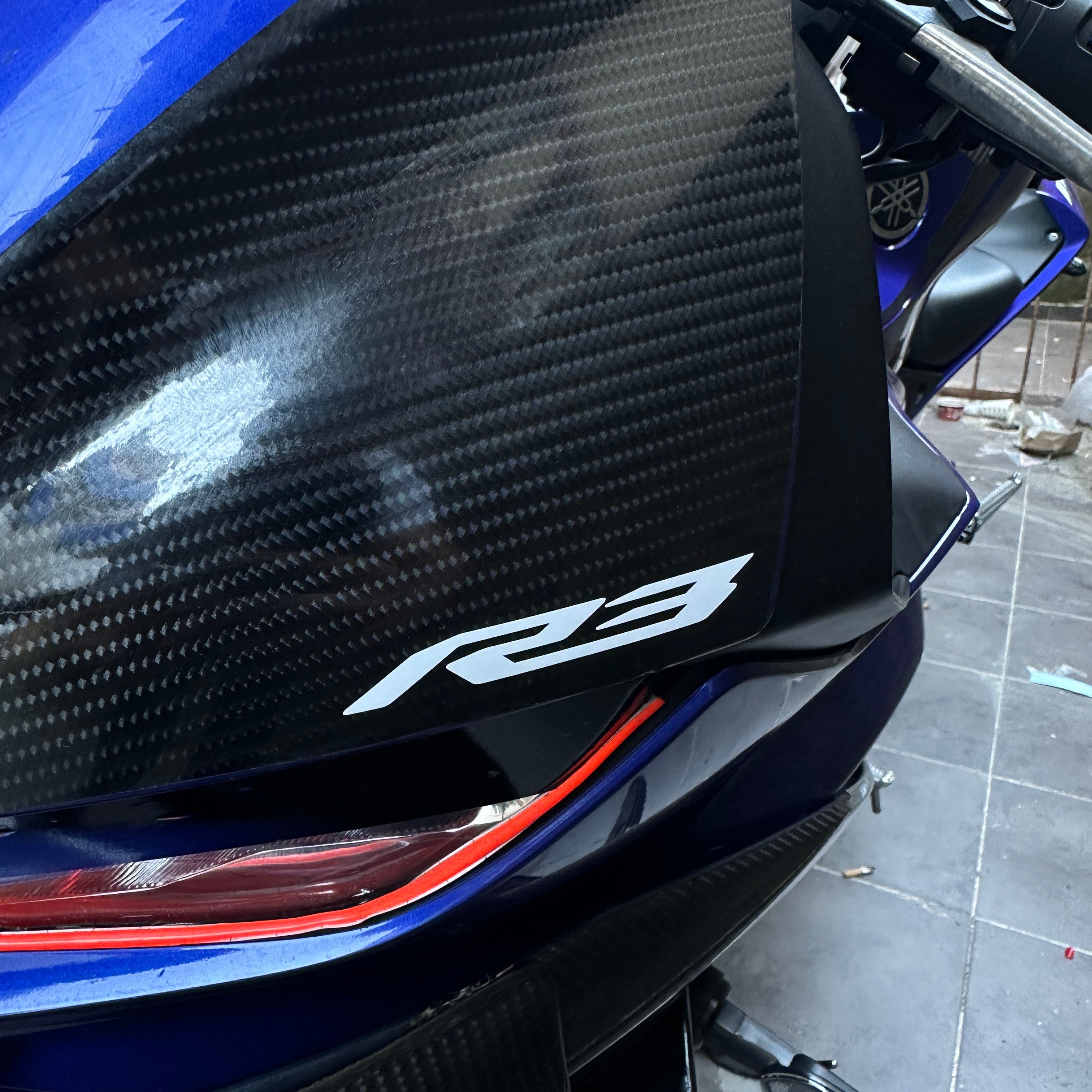 SVSTICKERWORKSYAMAHA YZF-R25 ÖN KAFA SAĞ SOL 8CM R3 STICKER ETİKET MODELİ BEYAZ RENKYAMAHA YZF-R25 ÖN KAFA SAĞ SOL 8CM R3 STICKER ETİKET MODELİ BEYAZ RENKR25 2019-2024