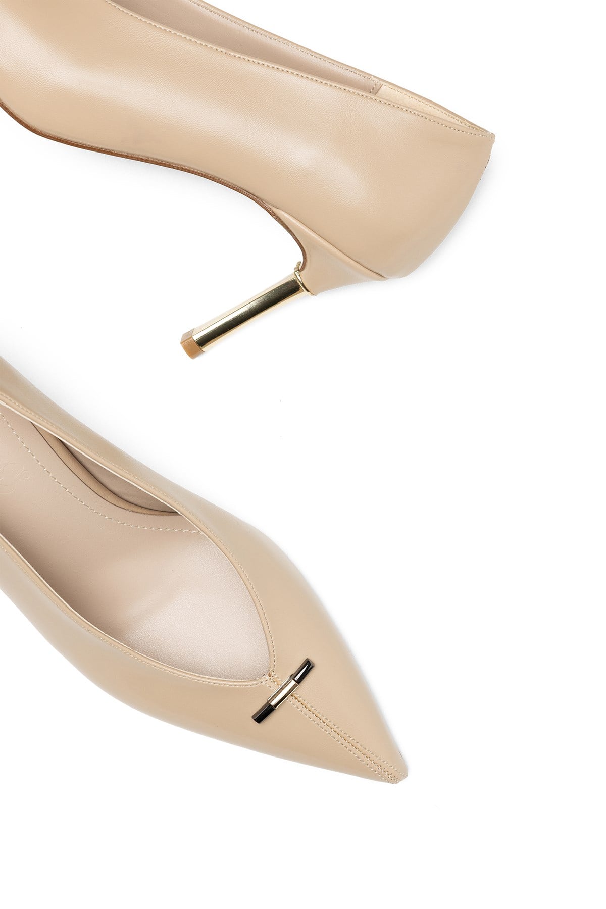 Kadın Kısa İnce Topuklu Toka Detaylı Sivri Burun Düz Stiletto Bej Ayakkabı